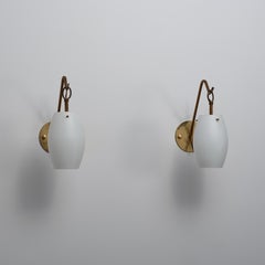 Applique italiane degli anni '50 in ottone e vetro opalino