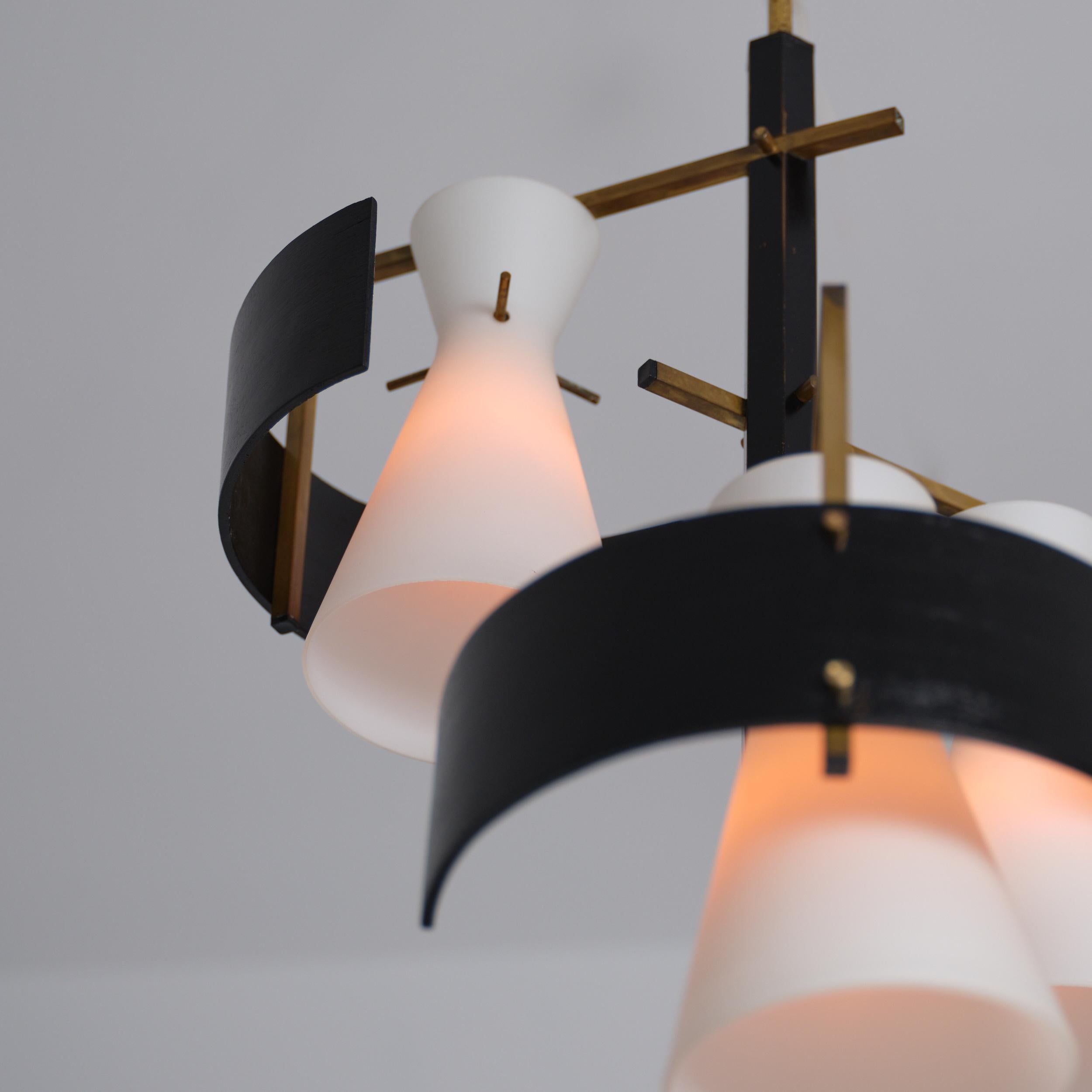 Mid-Century moderno 1950s Italian Brass & Black-Lacquered Chandelier with Opaline Glass Shades in vendita