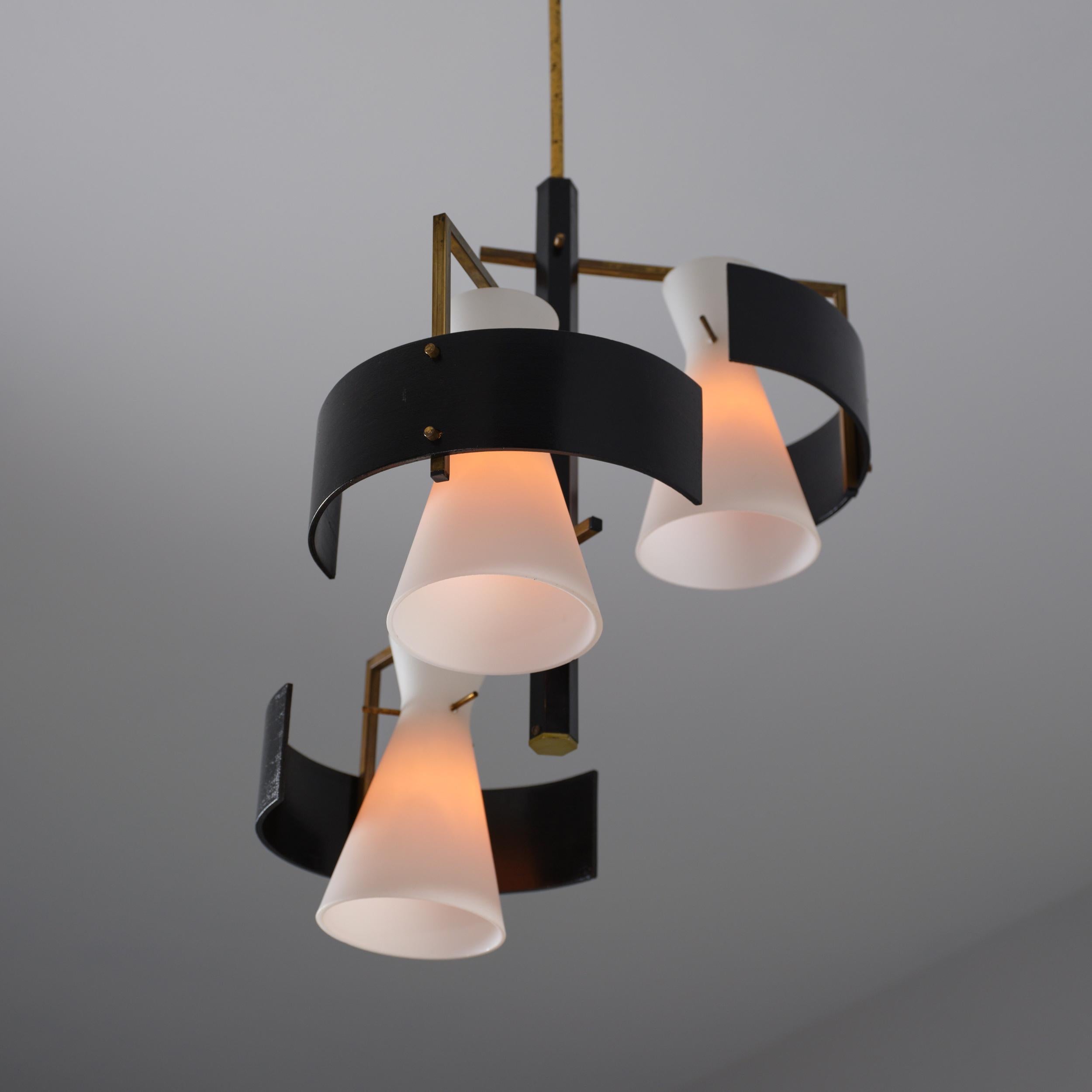 Italiano 1950s Italian Brass & Black-Lacquered Chandelier with Opaline Glass Shades in vendita