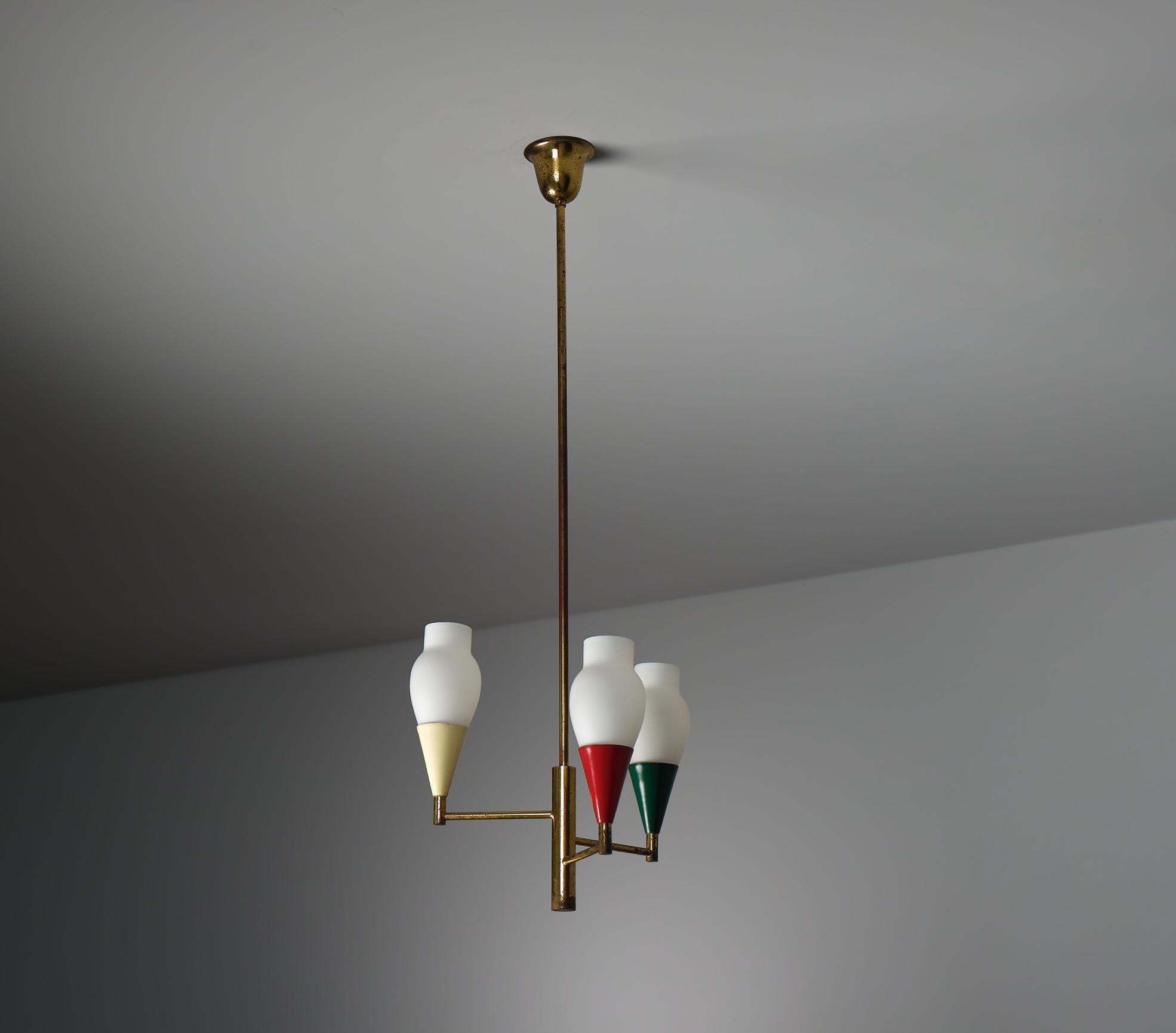 1950s Italian Brass Chandelier with Modern Design and Colorful Metal Accents In Good Condition For Sale In Rome, IT