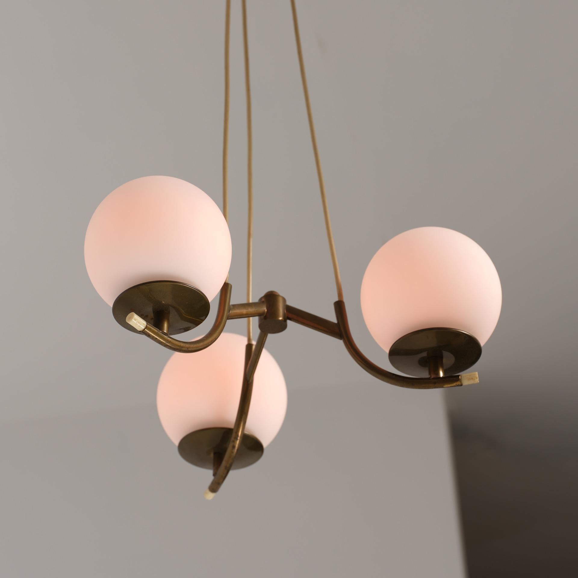 Mid-Century Modern 1950s Italian Brass Pendant Lamp with Opaline Glass Spheres For Sale