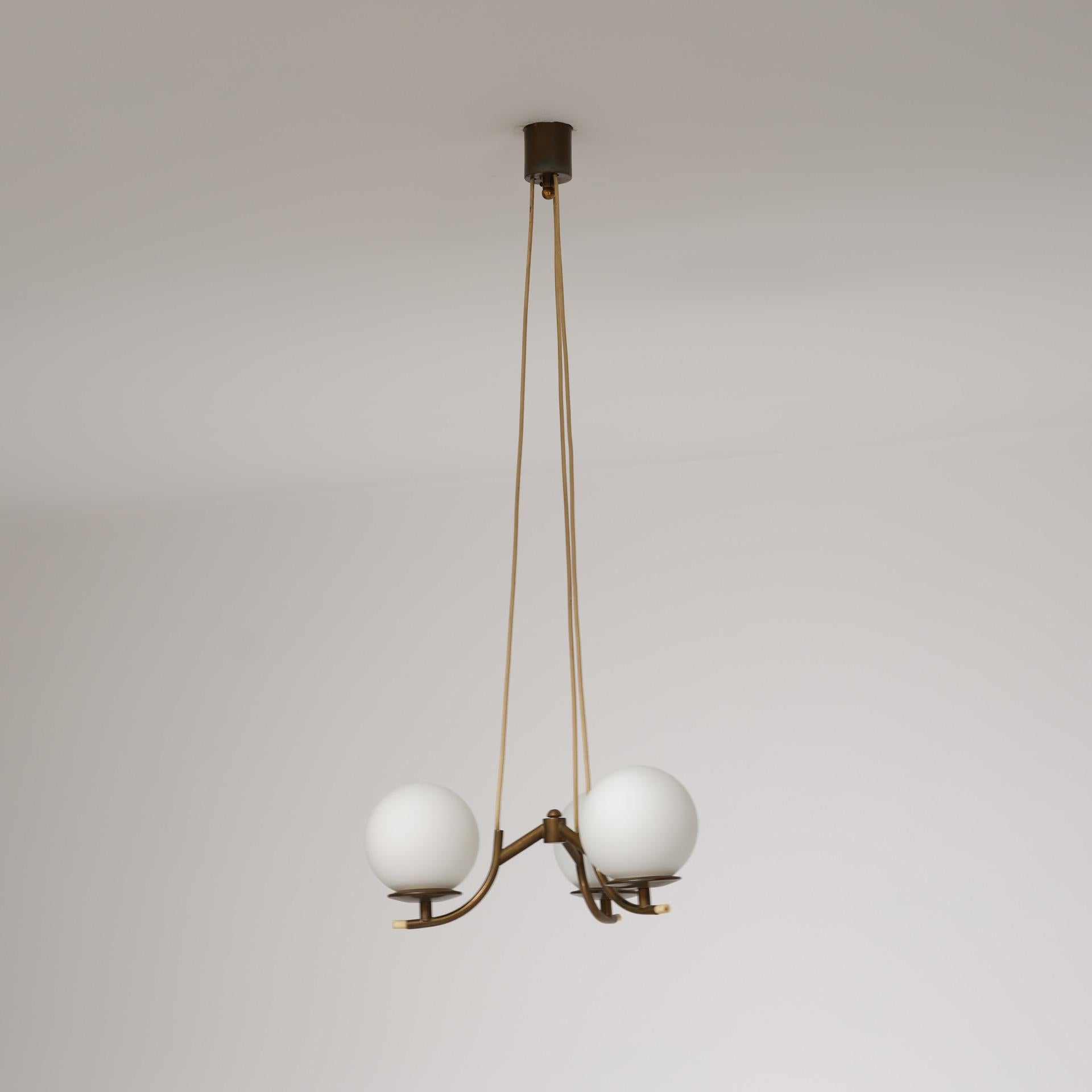 1950s Italian Brass Pendant Lamp with Opaline Glass Spheres For Sale 2