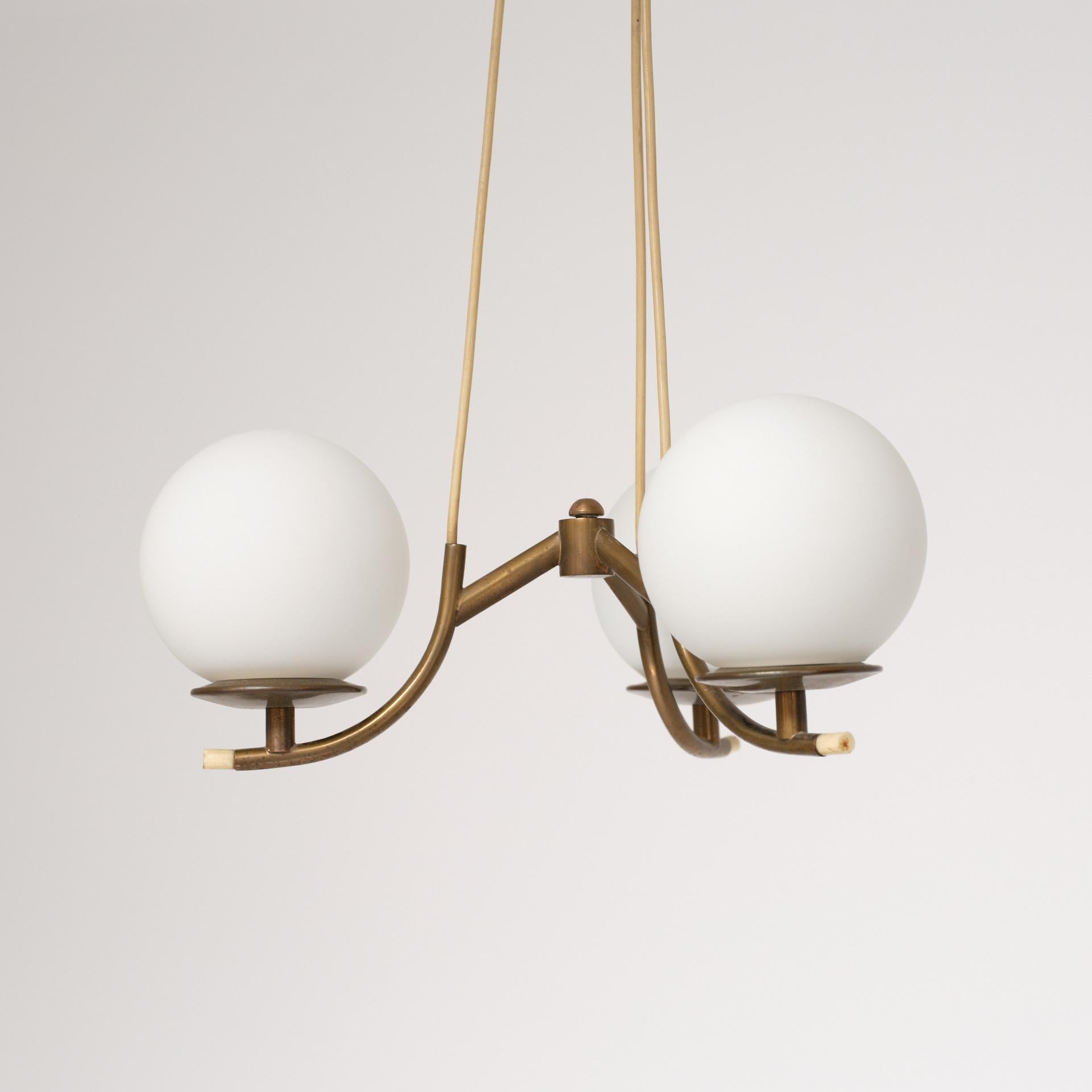 1950s Italian Brass Pendant Lamp with Opaline Glass Spheres For Sale 3