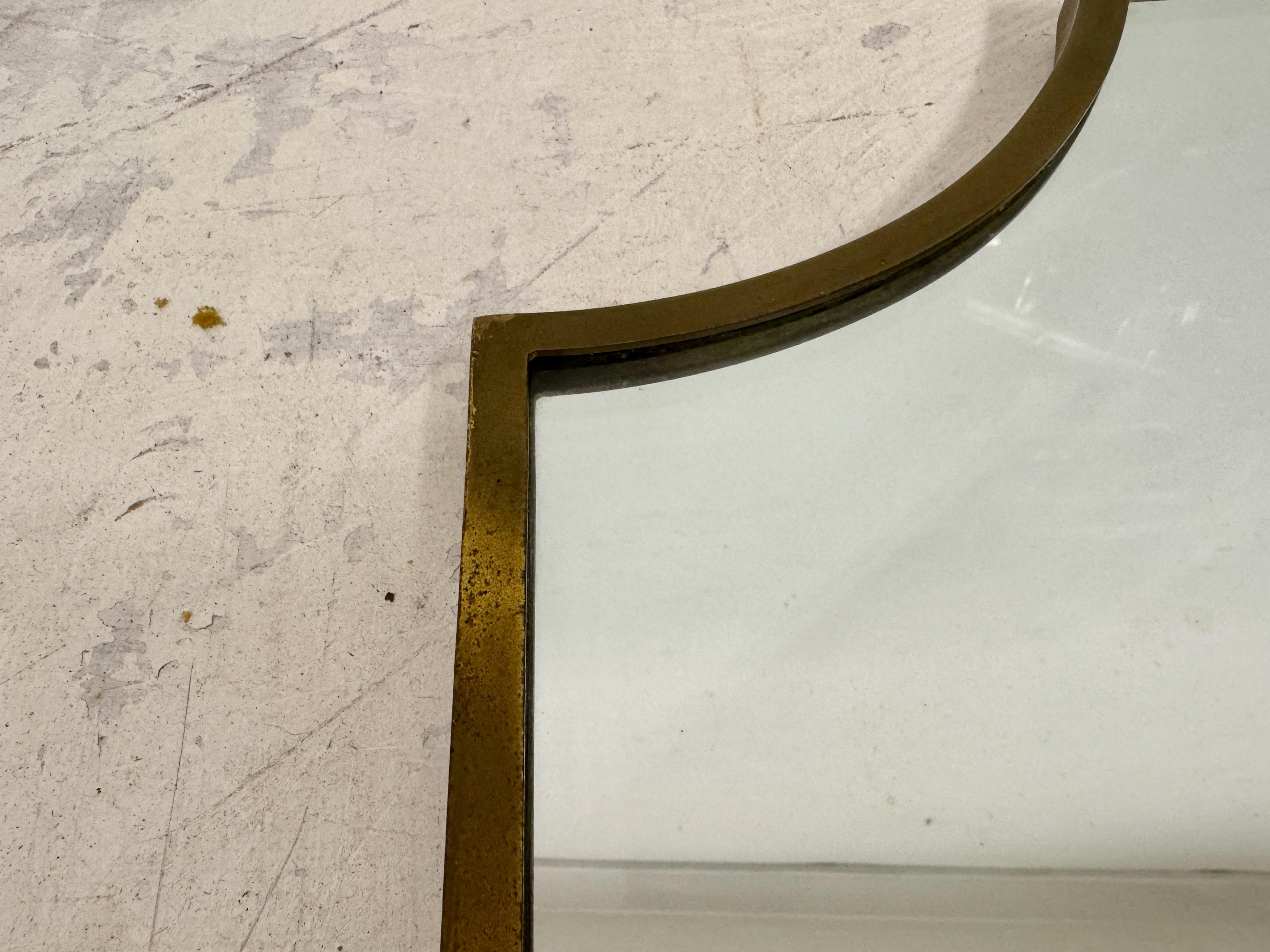 Ottone Specchio a scudo in ottone italiano del 1950 in vendita