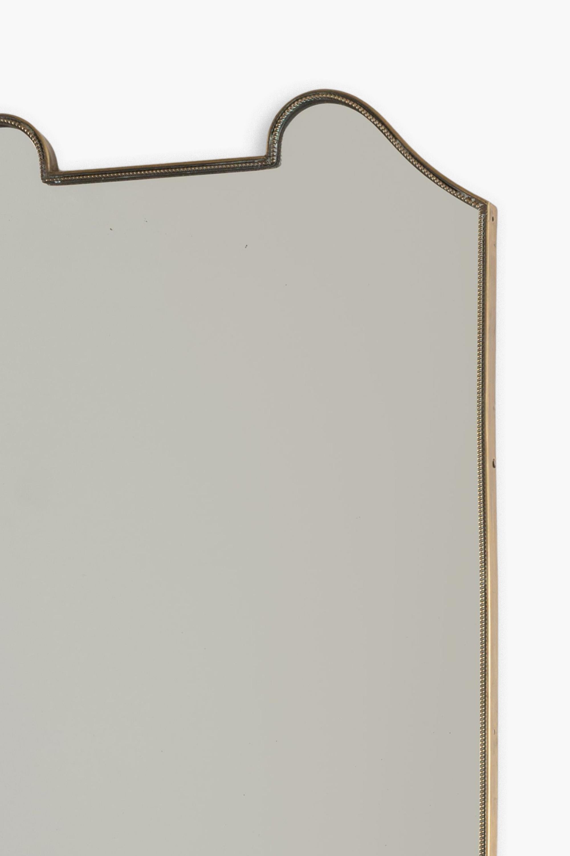 Espejo escudo italiano de latón de los años 50 al estilo de Gio Ponti Italiano en venta