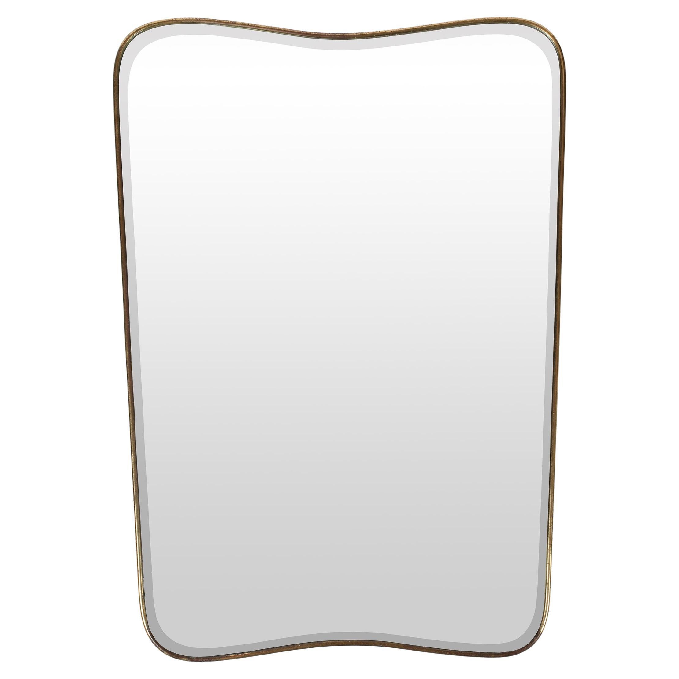 Miroir italien des années 1950 à bouclier en laiton à la manière de Gio Ponti