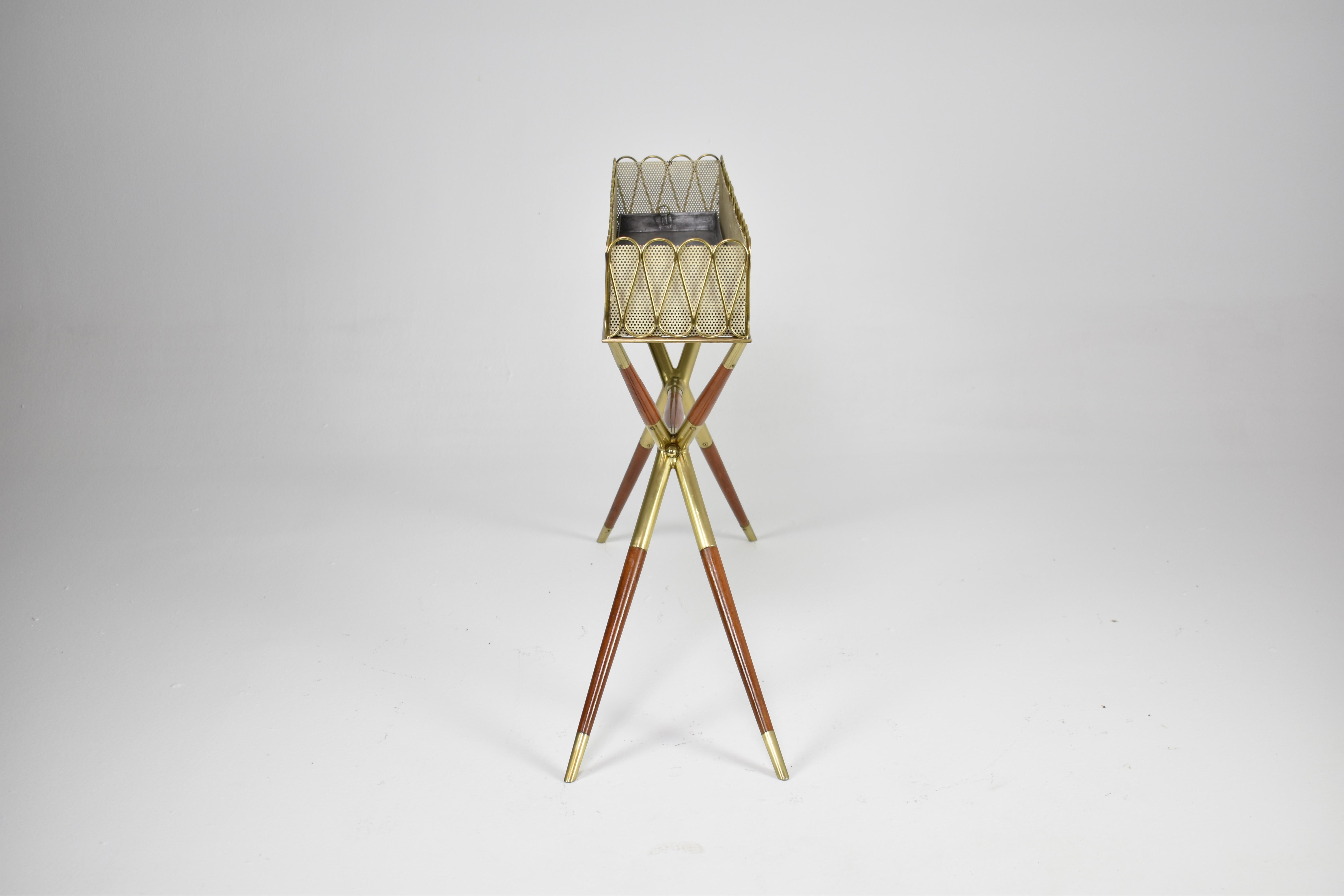 1950er Jahre Italienische Jardinière aus Messing und Teakholz, Cesare Lacca zugeschrieben (Moderne der Mitte des Jahrhunderts) im Angebot