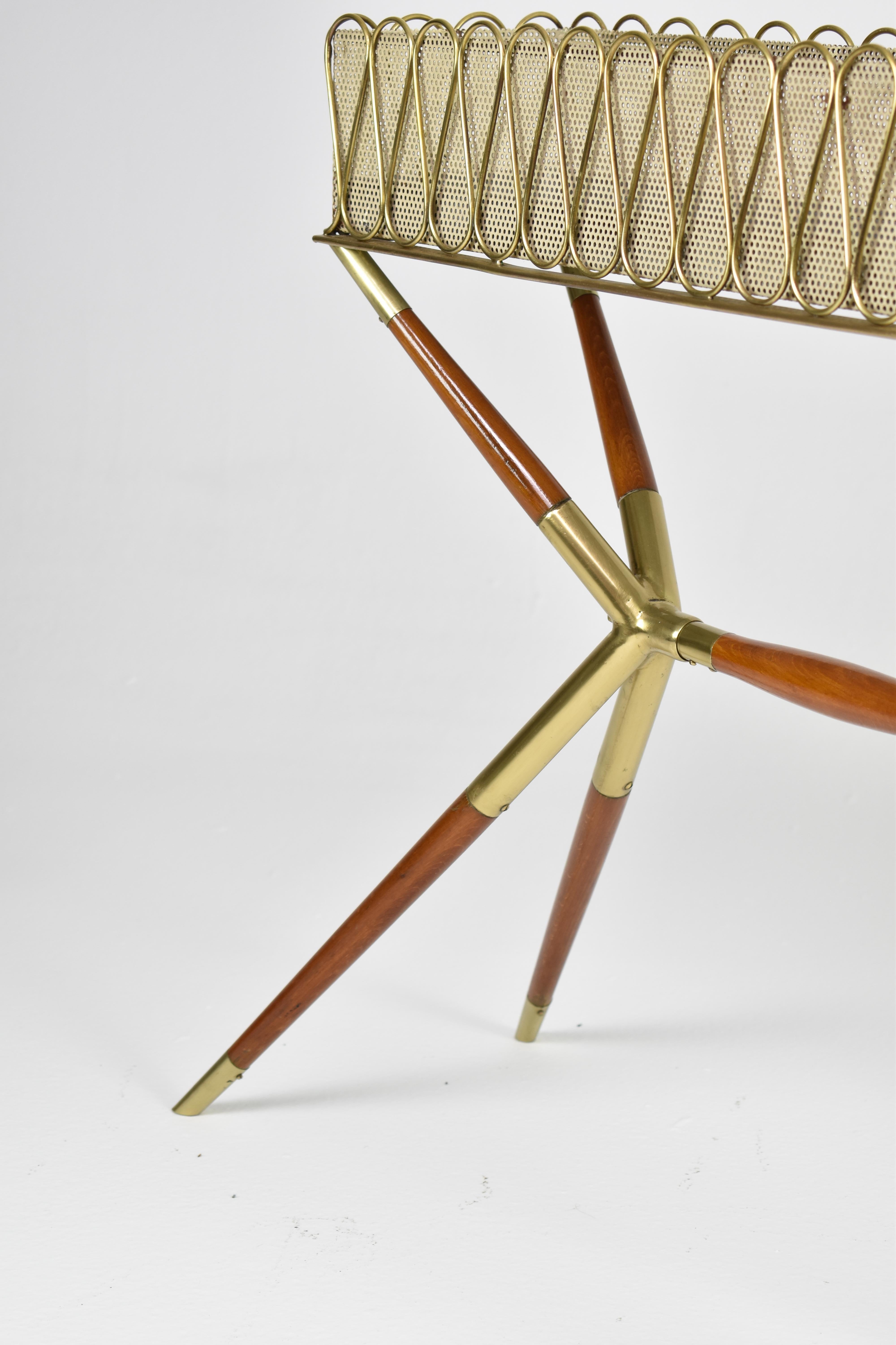 1950er Jahre Italienische Jardinière aus Messing und Teakholz, Cesare Lacca zugeschrieben im Angebot 2