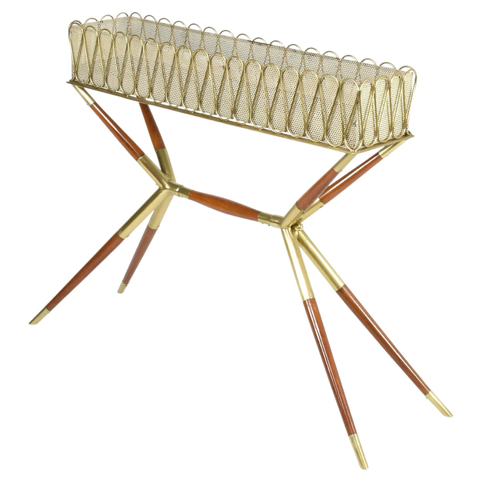 1950er Jahre Italienische Jardinière aus Messing und Teakholz, Cesare Lacca zugeschrieben im Angebot