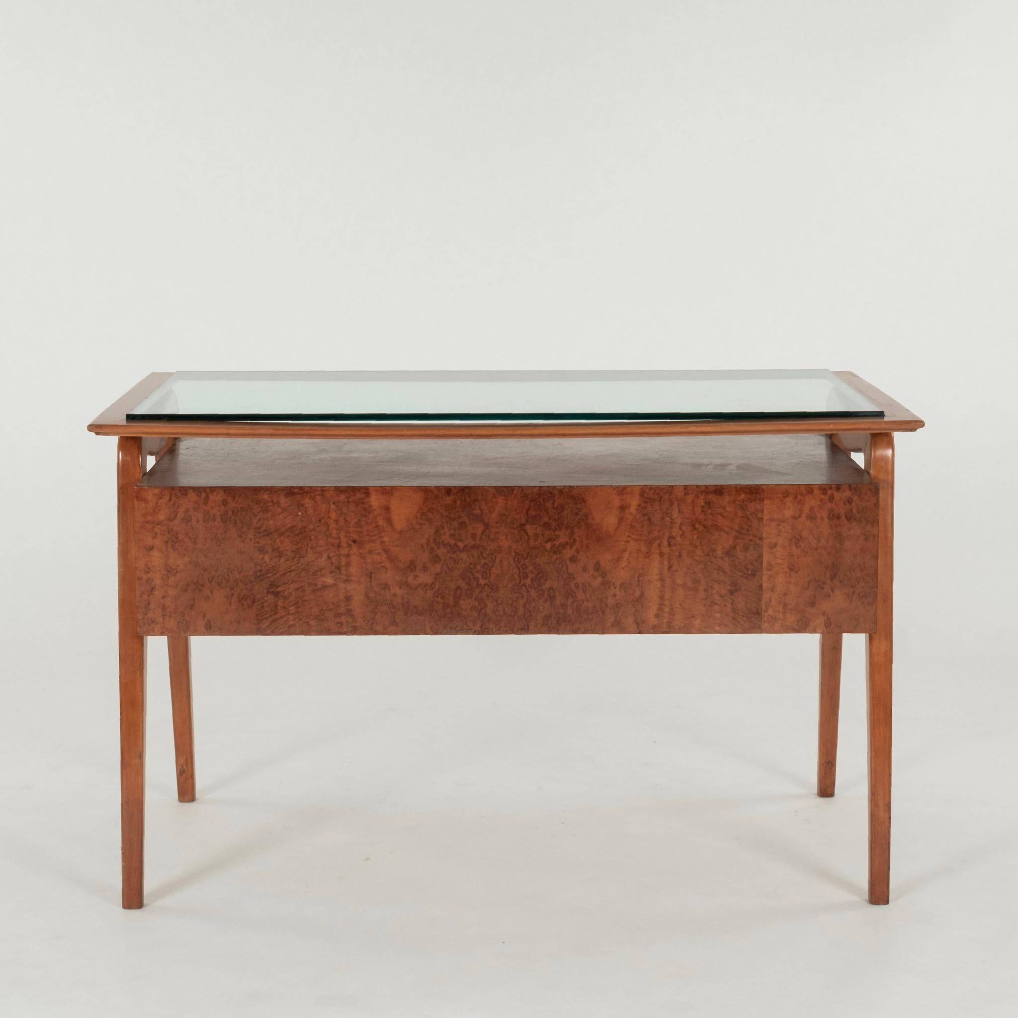 1950s Italian Burl Maple Desk In Good Condition For Sale In Houston, TX