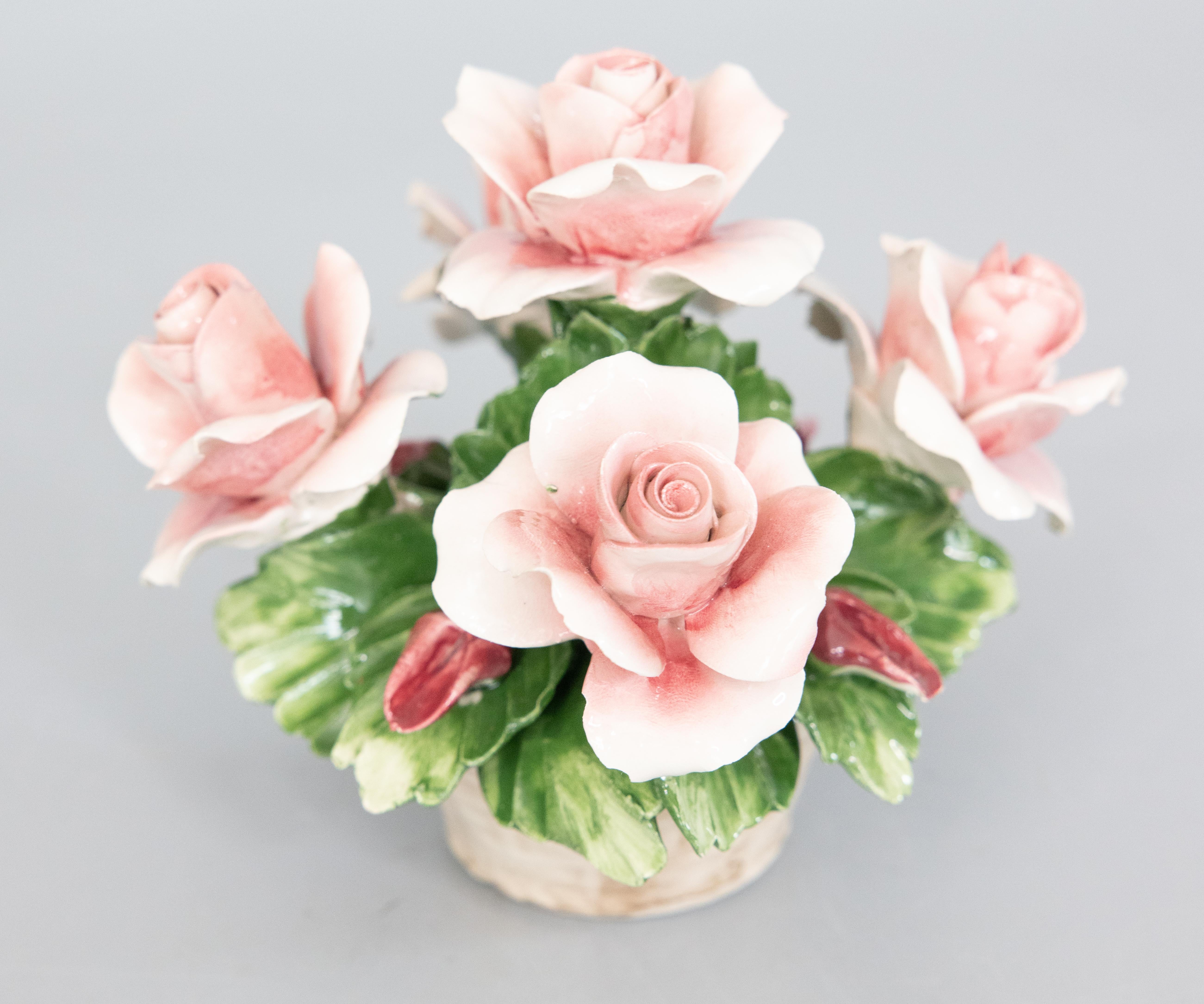 Composizione floreale in porcellana di rose rosa bionde di Capodimonte degli anni '50 in vendita 2