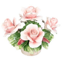 Topiaire italien des années 1950 Capodimonte Roses roses en porcelaine Arrangement floral