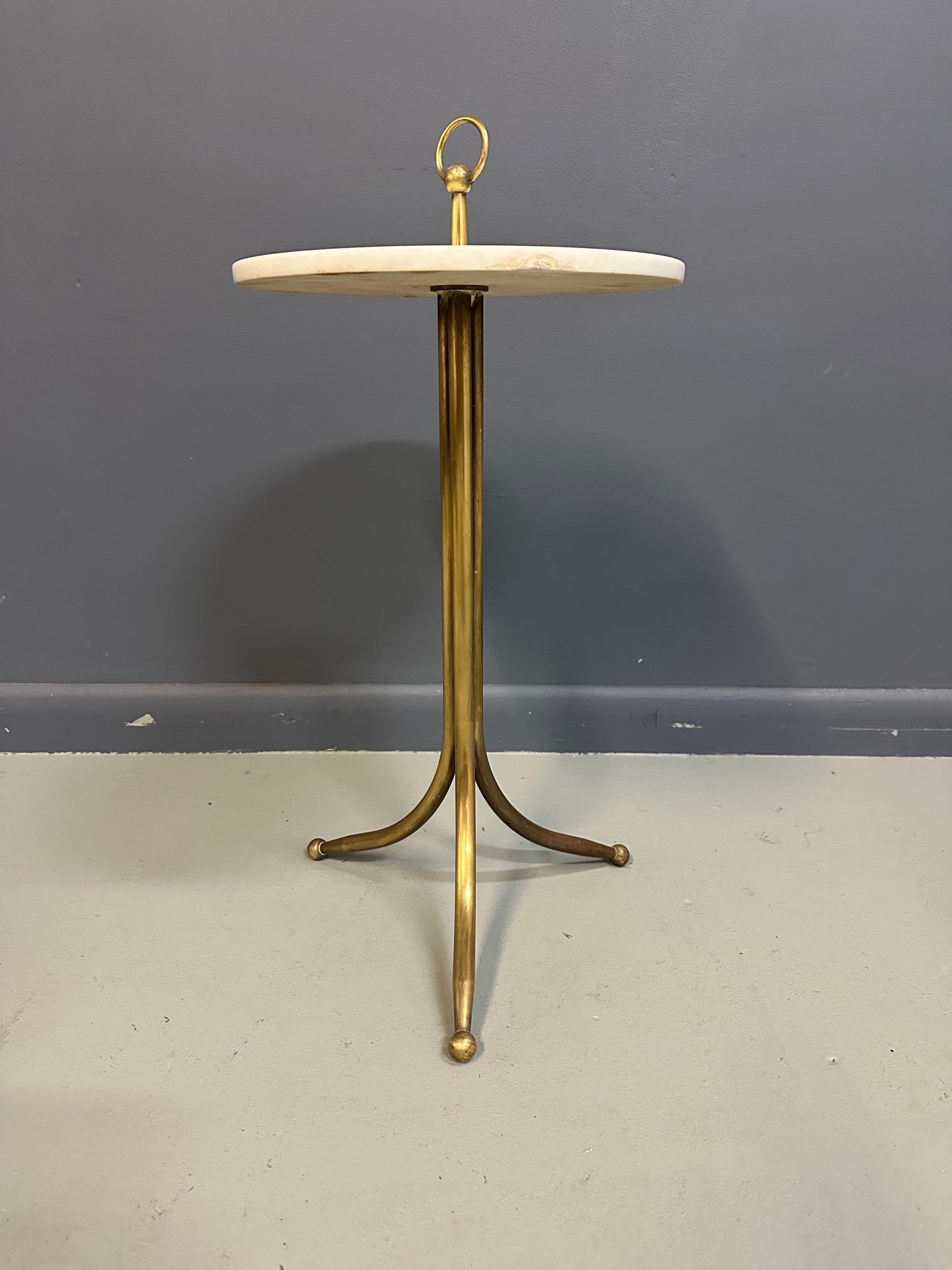 Mesa de bebidas italiana Cesare Lacca de latón y mármol de los años 50 Siglo Medio siglo XX en venta