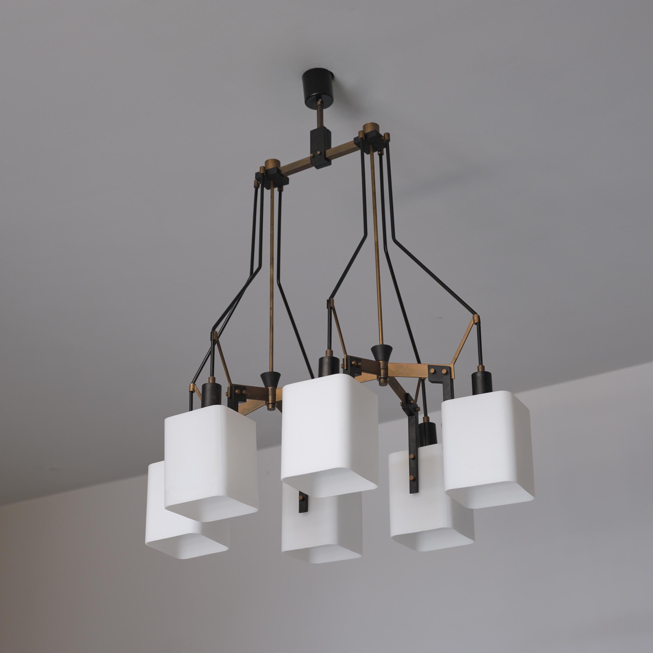 Lampadario italiano degli anni '50 attribuito a Stilnovo in acciaio smaltato nero e ottone in vendita 7