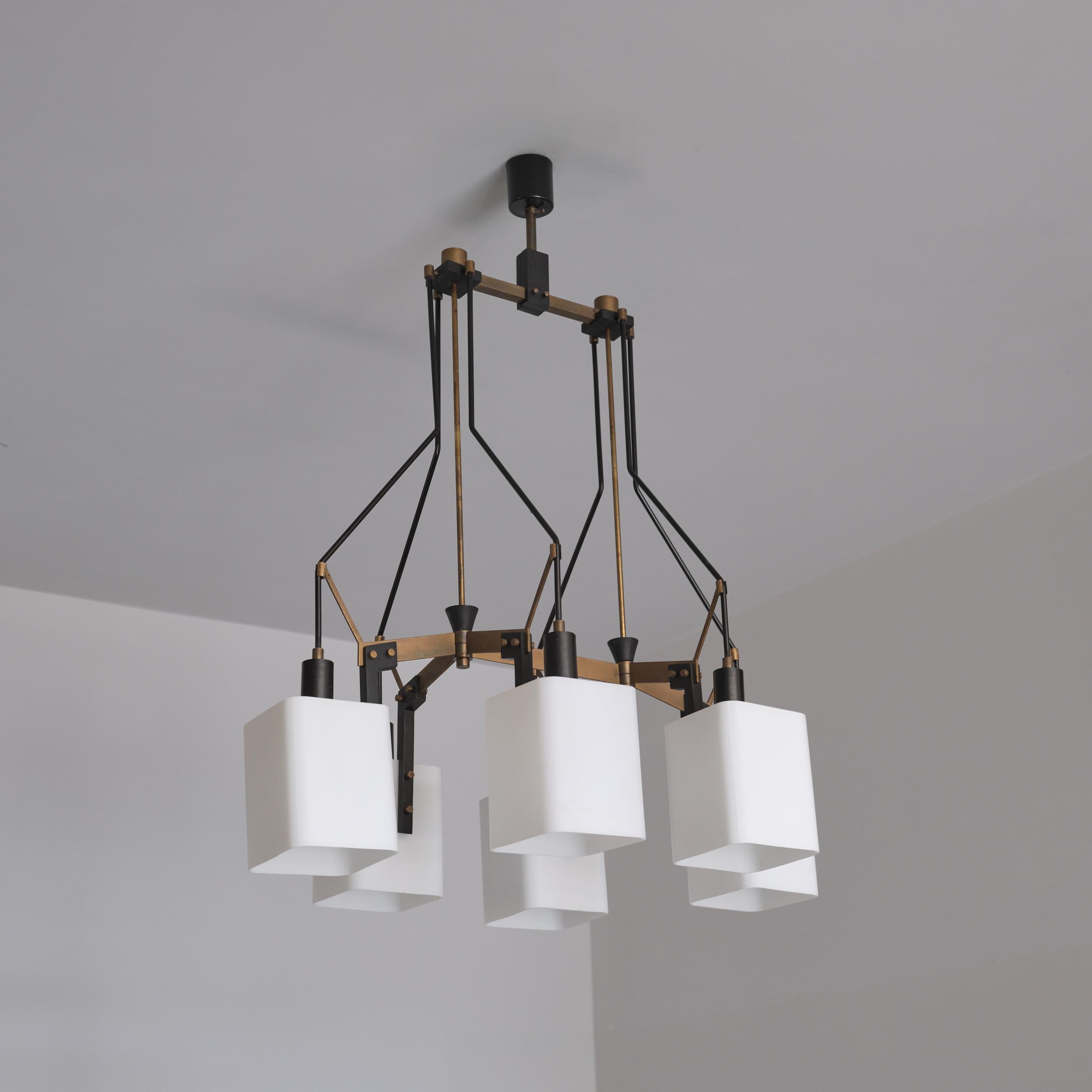 Lampadario italiano degli anni '50 attribuito a Stilnovo in acciaio smaltato nero e ottone in vendita 10