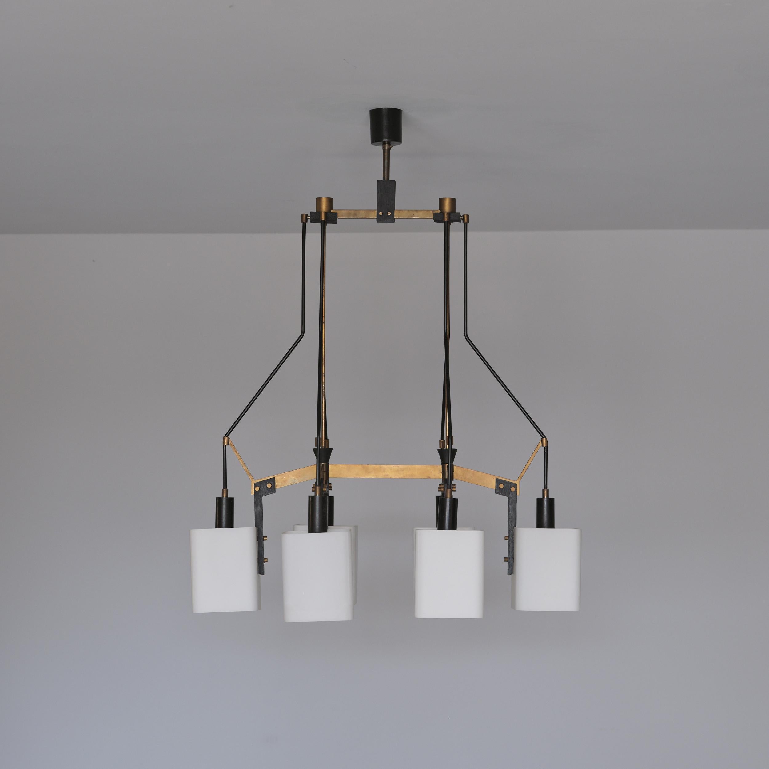 Lampadario italiano degli anni '50 attribuito a Stilnovo in acciaio smaltato nero e ottone in vendita 12