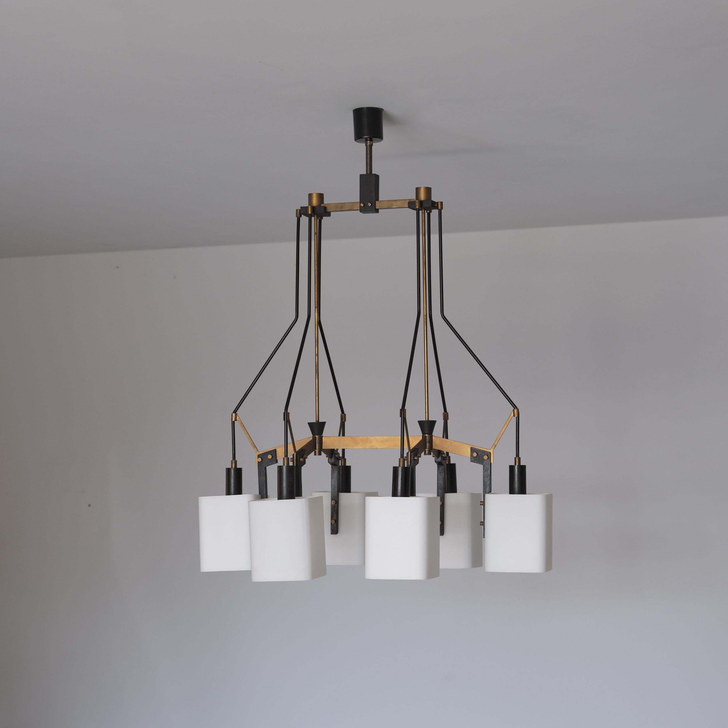Lampadario italiano degli anni '50 attribuito a Stilnovo in acciaio smaltato nero e ottone in vendita 13