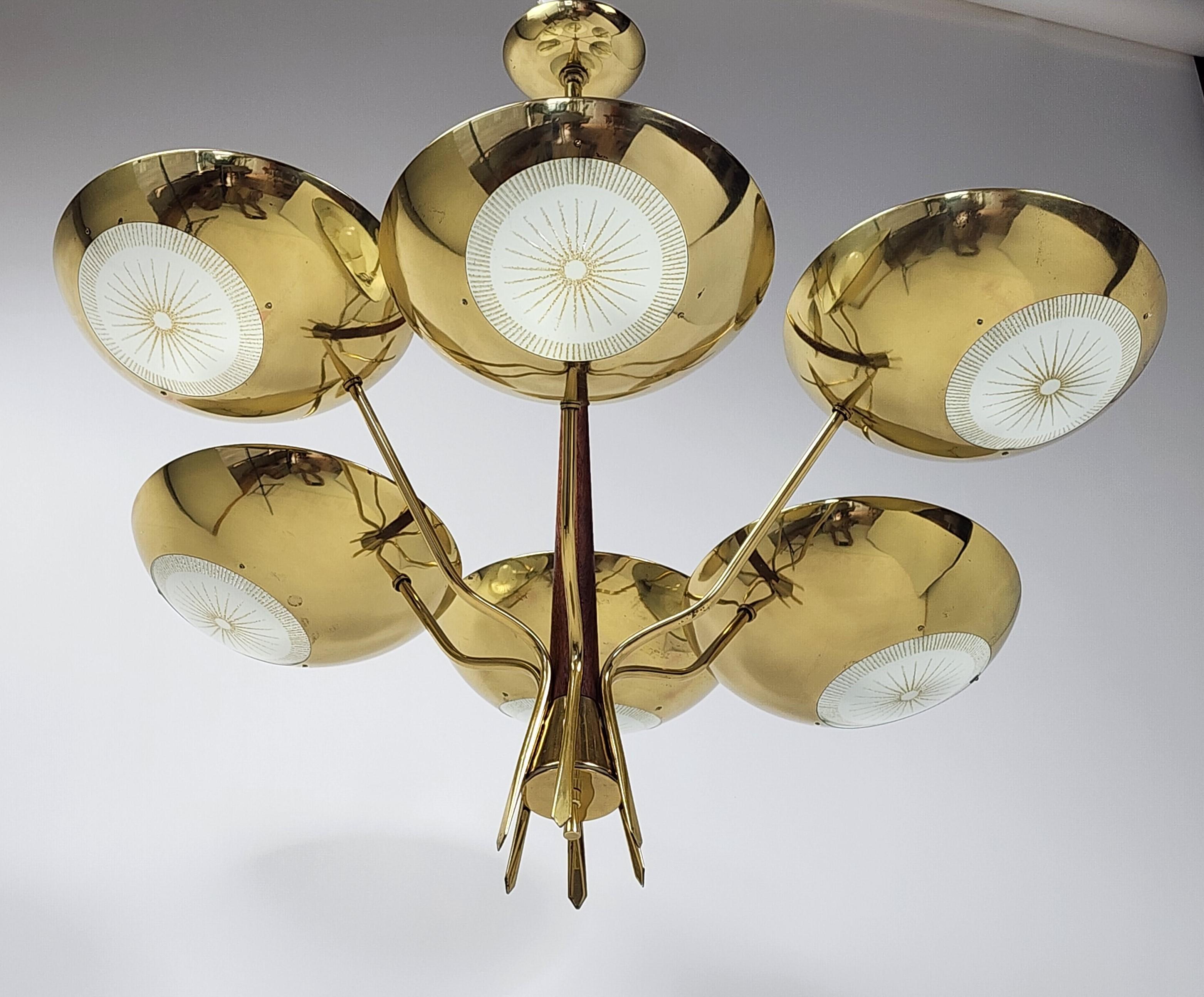 1950s   Italian Chandelier in the manners of Stilnovo   In Good Condition For Sale In St- Leonard, Quebec