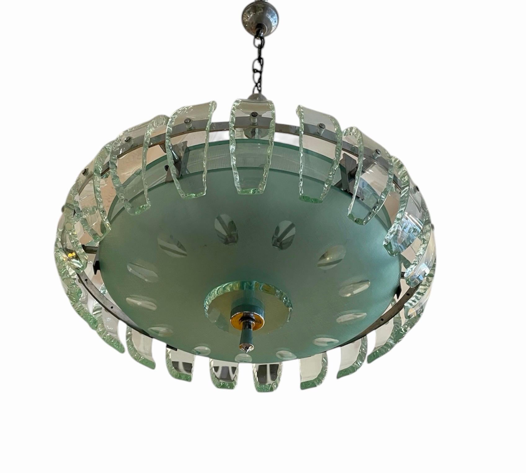 The 1950s Italian Chandelier in the style of Fontana Arte and Pietro Chiesa (20. Jahrhundert) im Angebot