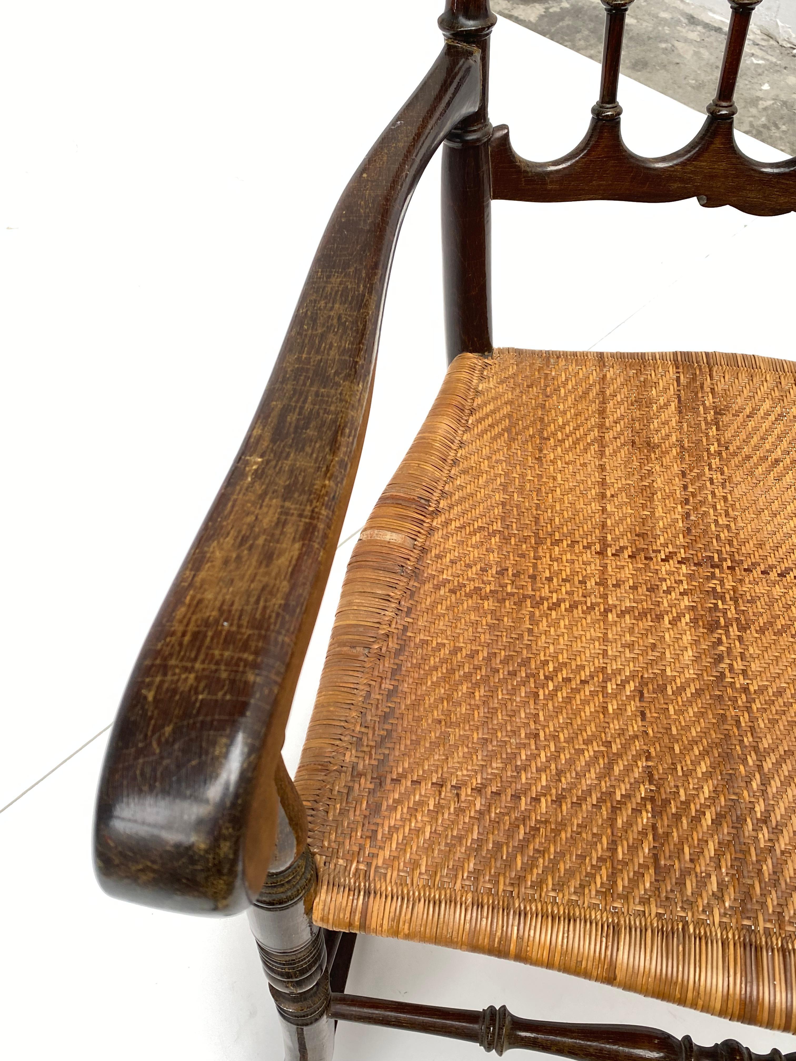 Italienischer Chiavari-Schaukelstuhl aus den 1950er Jahren mit original geflochtenem Sitz im Angebot 4
