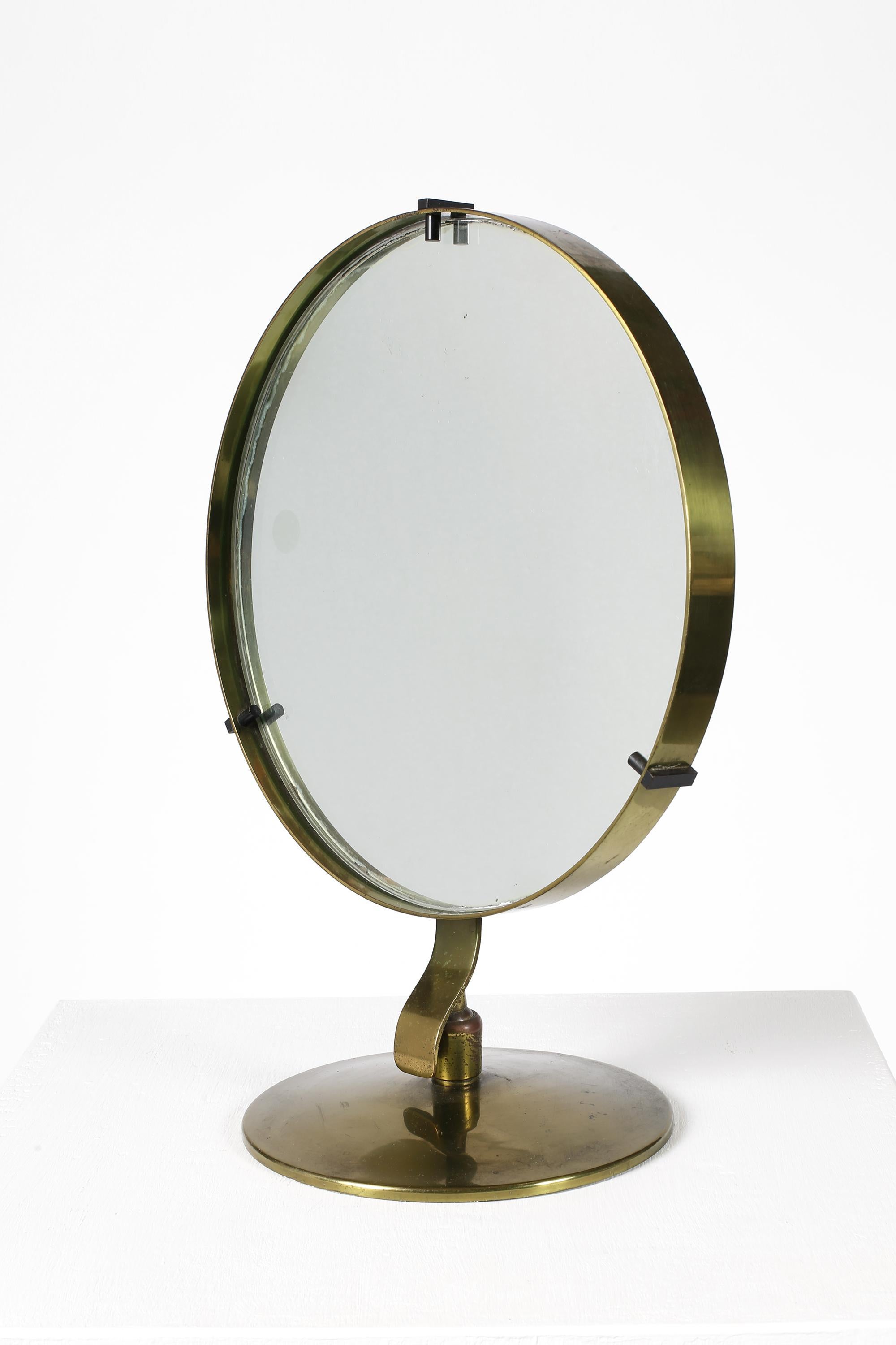 1950s Italian Circular Brass Vanity Table Mirror In Good Condition For Sale In London, GB