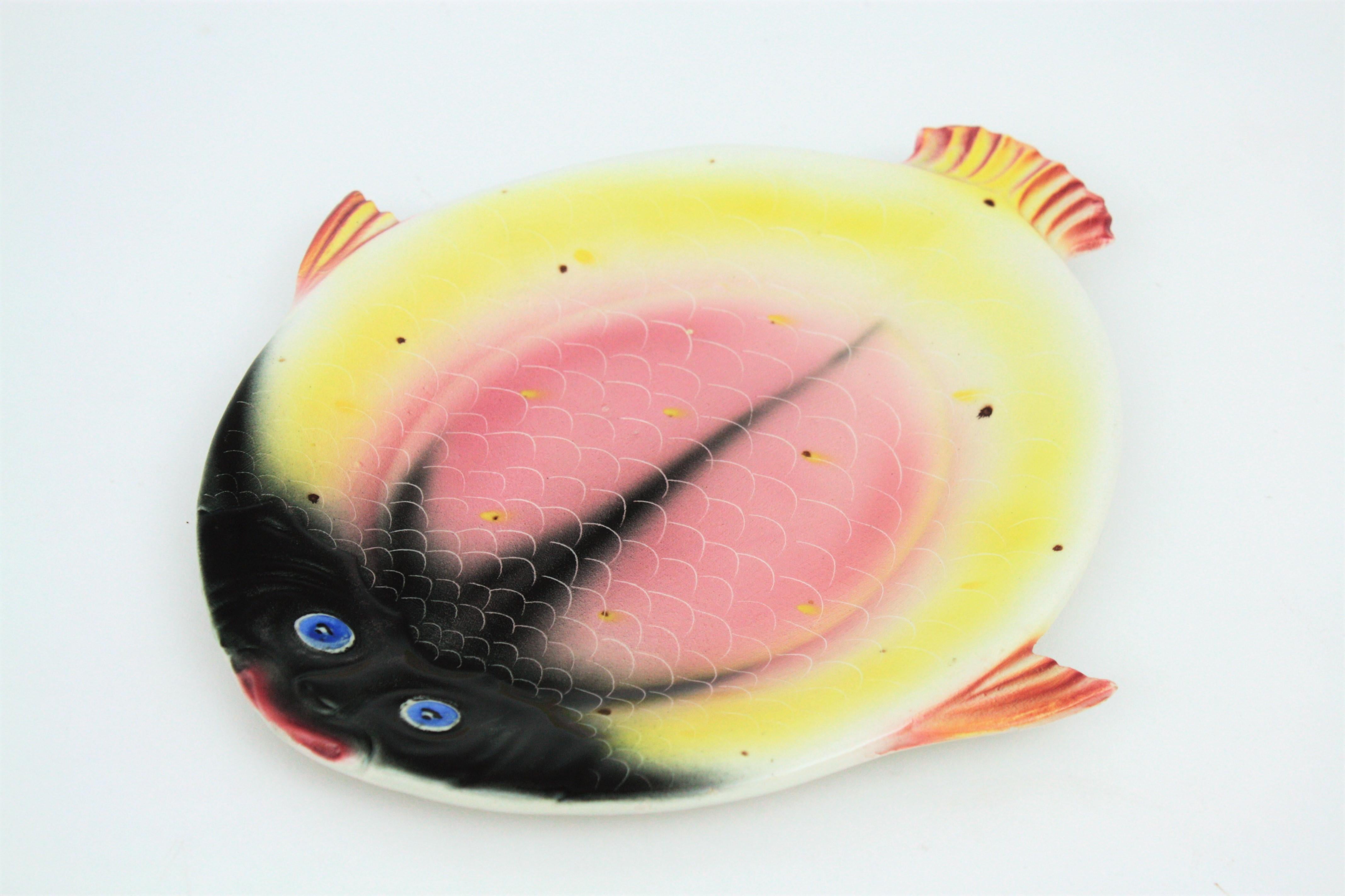 Mid-Century Modern 1950s Italian Colorful Pink & Yellow Glazed Ceramic Sole Fish Plate / Vide-Poche