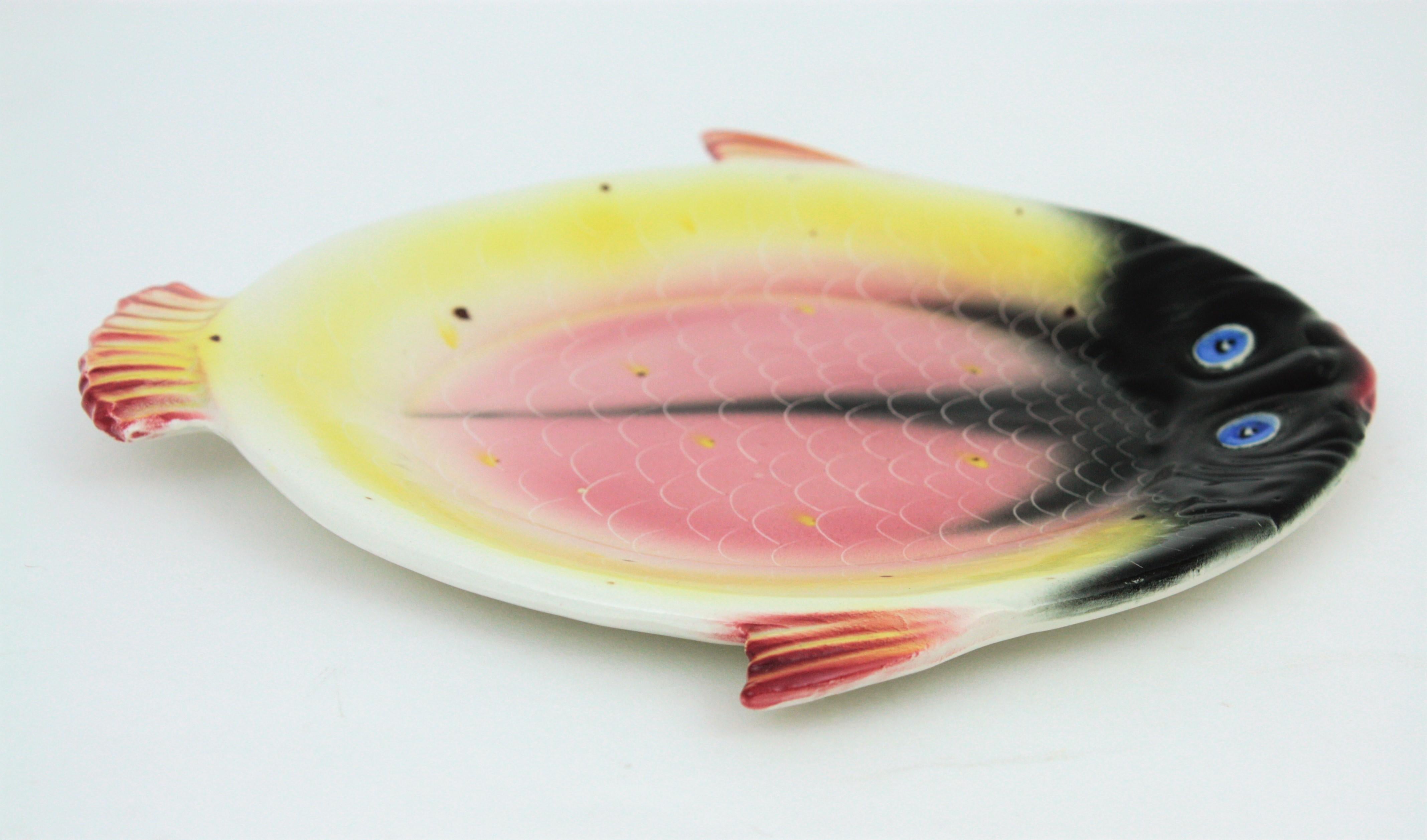 1950s Italian Colorful Pink & Yellow Glazed Ceramic Sole Fish Plate / Vide-Poche In Excellent Condition In Barcelona, ES