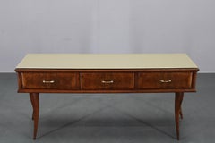 Console italiana degli anni '50 in finitura noce con piano in vetro