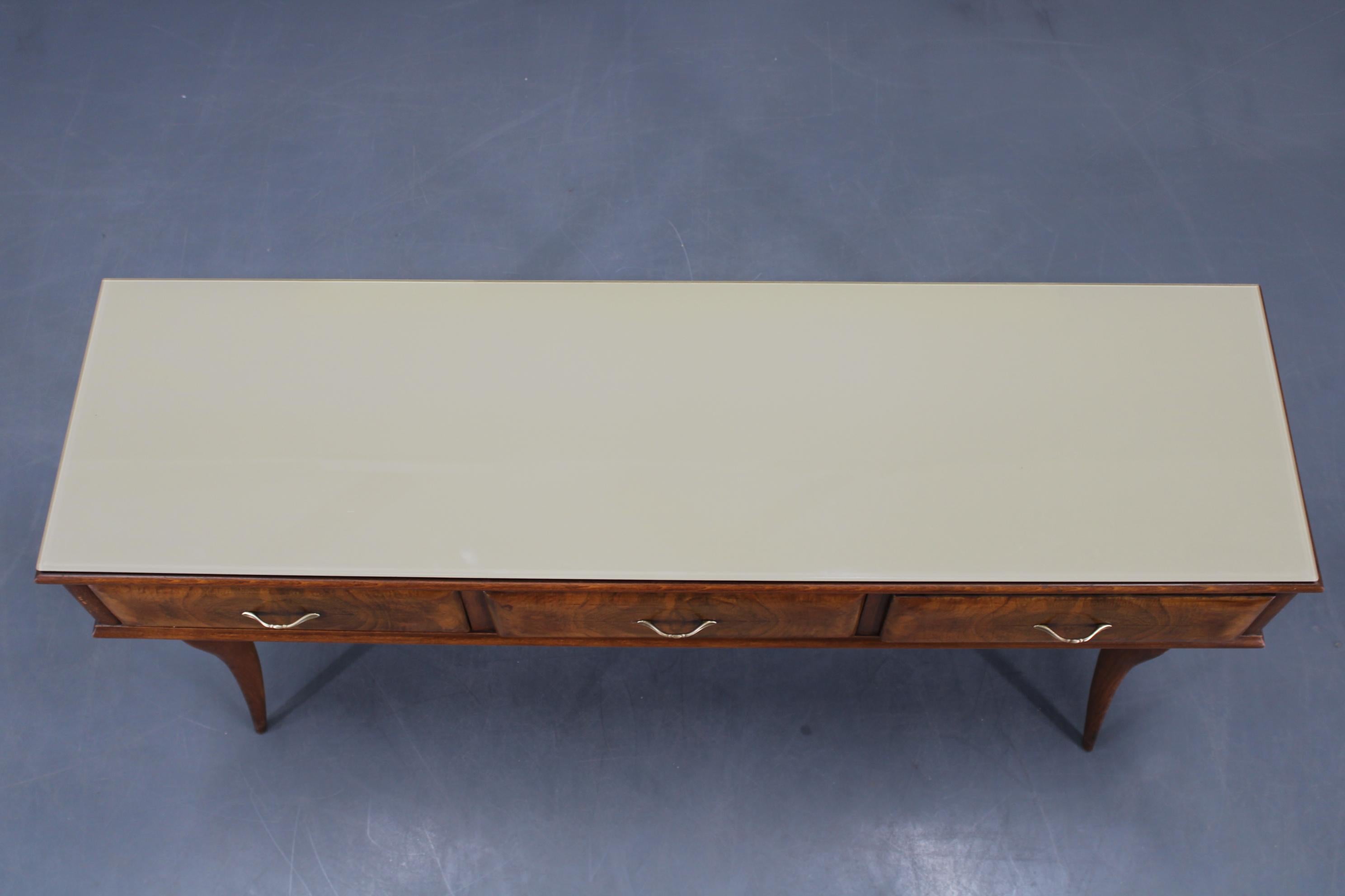 Consola italiana de los años 50 en acabado nogal con tapa de cristal siglo XX en venta