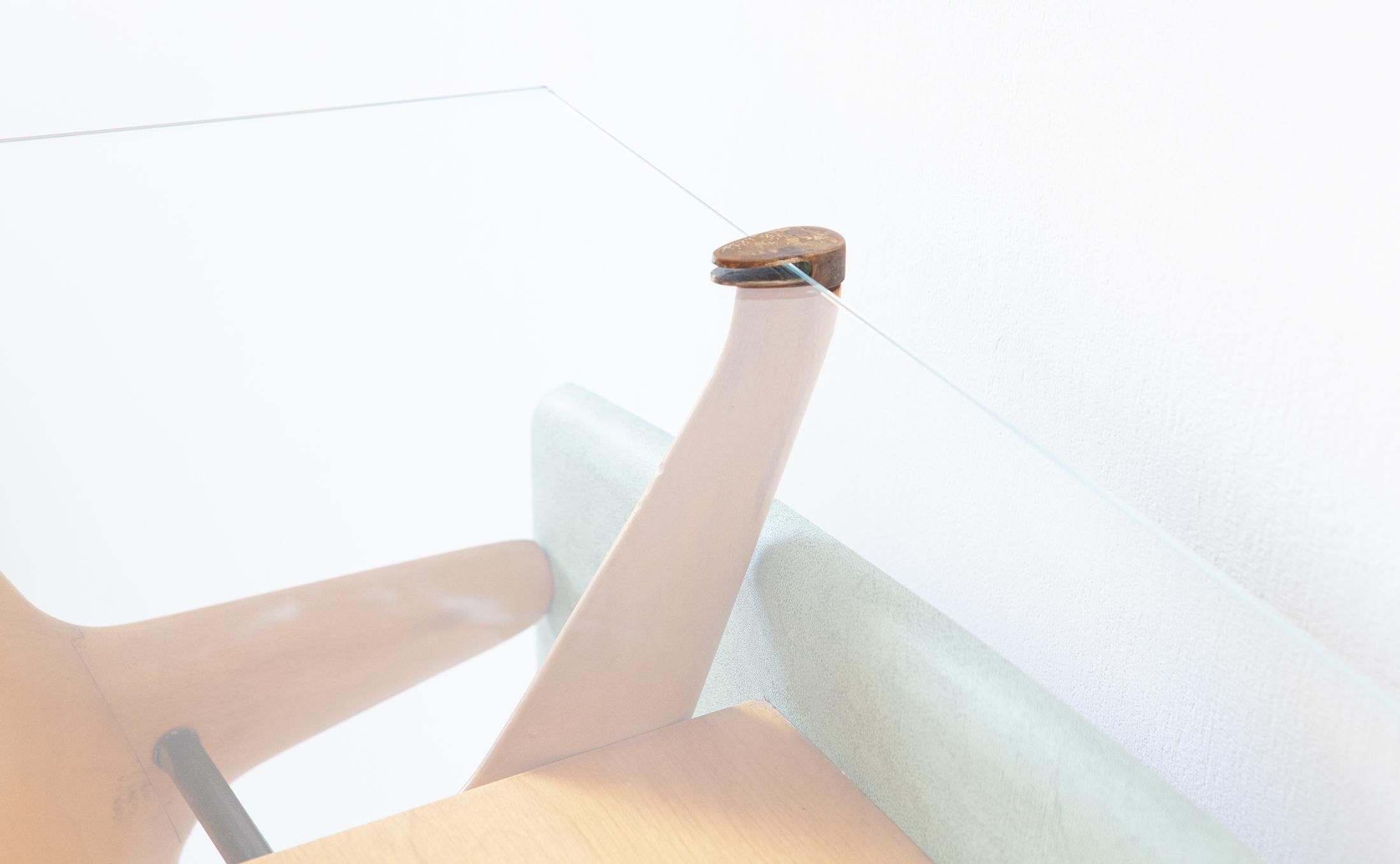 Italienischer Konsolentisch aus den 1950er Jahren: Ein skulpturales Meisterwerk des Mid-Century-Designs (Moderne der Mitte des Jahrhunderts) im Angebot