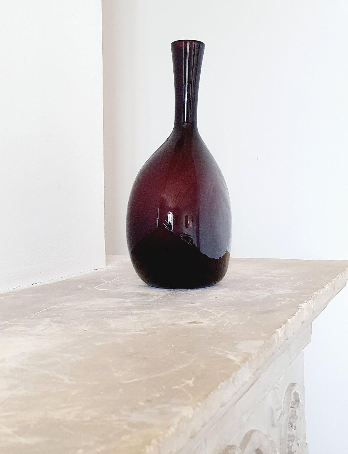 1950s Italian Cranberry Coloured Hand-Blown Empoli Glass Bottle For Sale 3