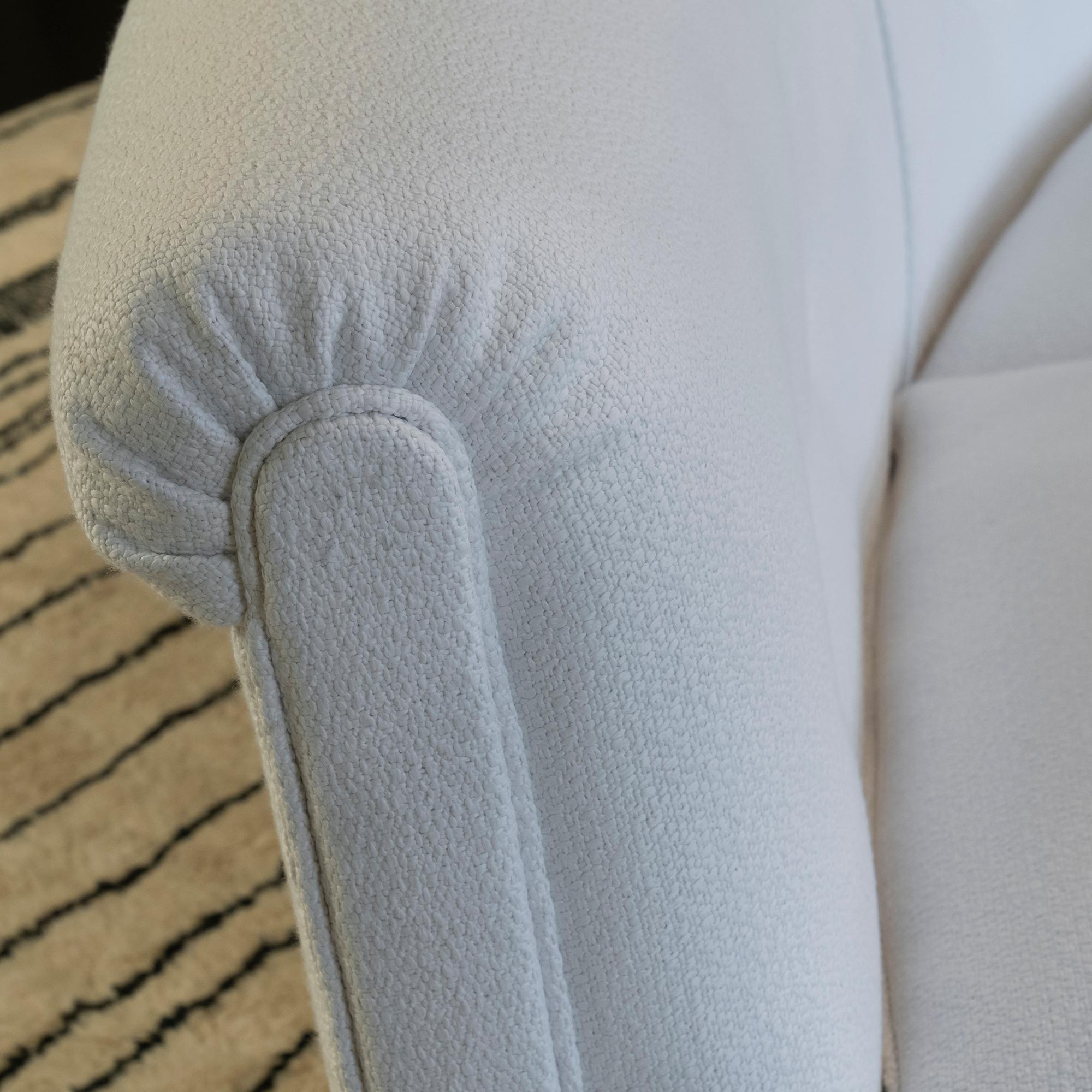 1950's Italian Curved Sofa White Woven Jacquard Fabric For Sale 4