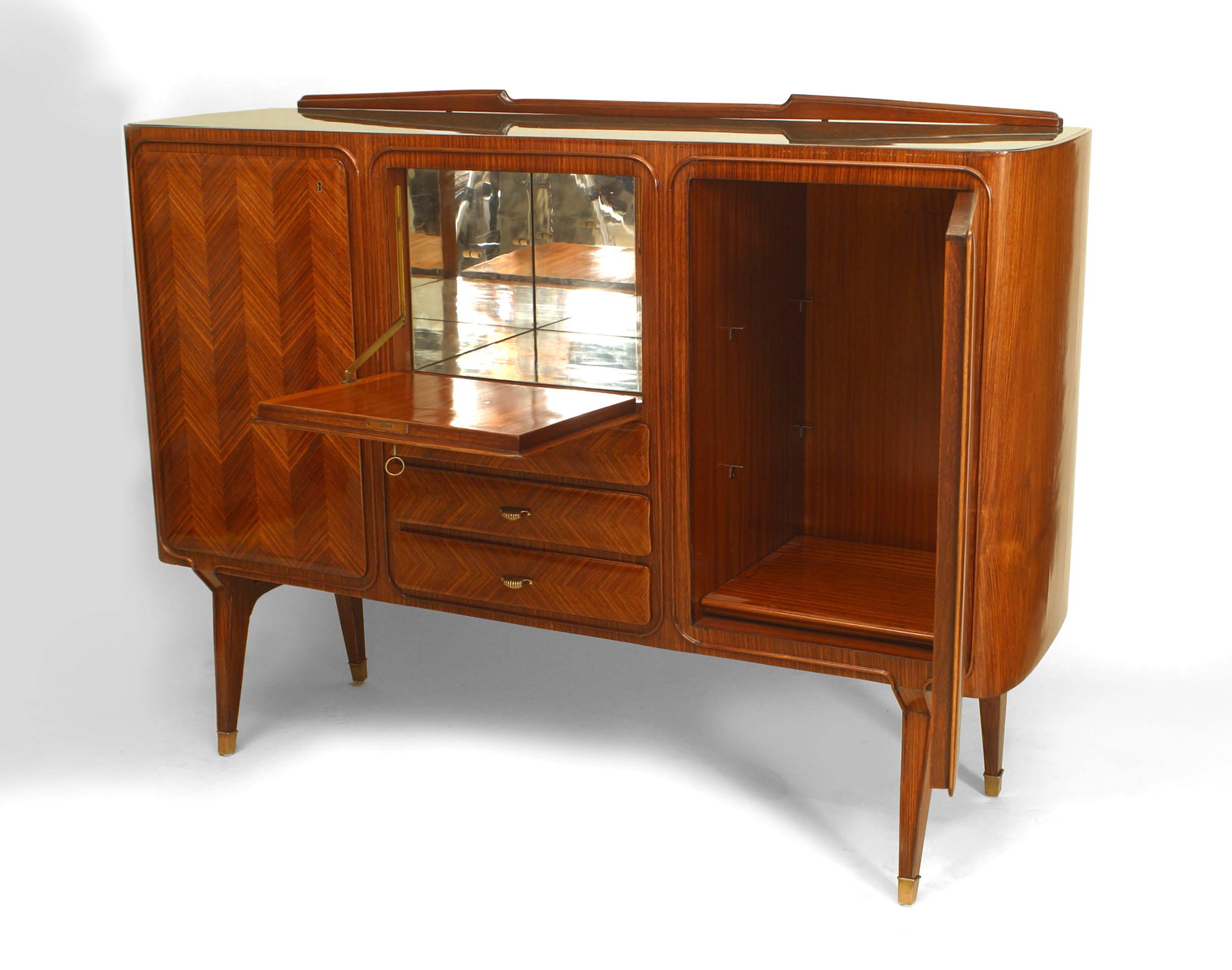 Italienisches Sideboard aus Rosenholz aus der Mitte des Jahrhunderts (Moderne) im Angebot