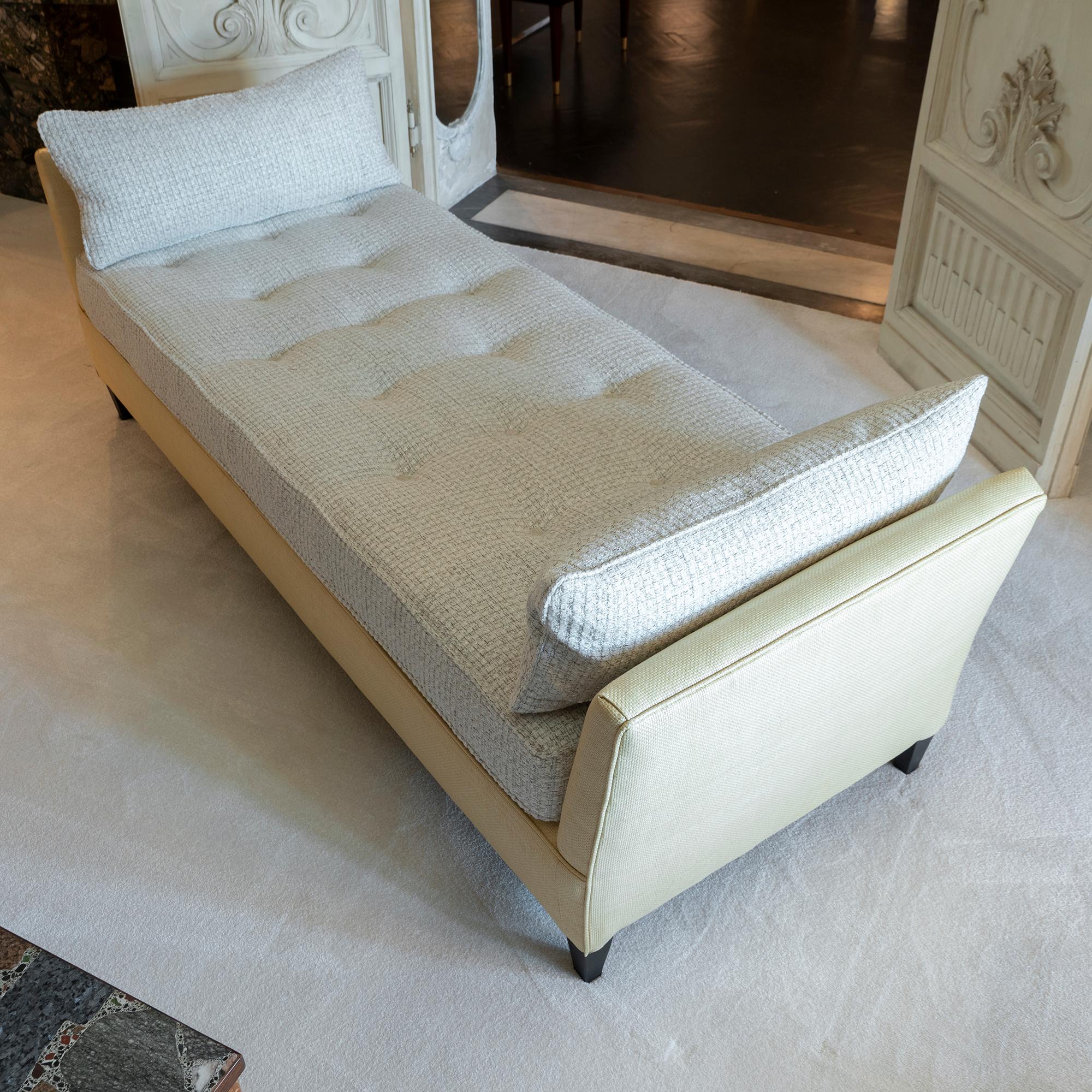1950s Italian daybed, newly re-upholstered frame in raffia, seat and pillows in beautiful white/grey/silver woven Chanel fabric, wood details.