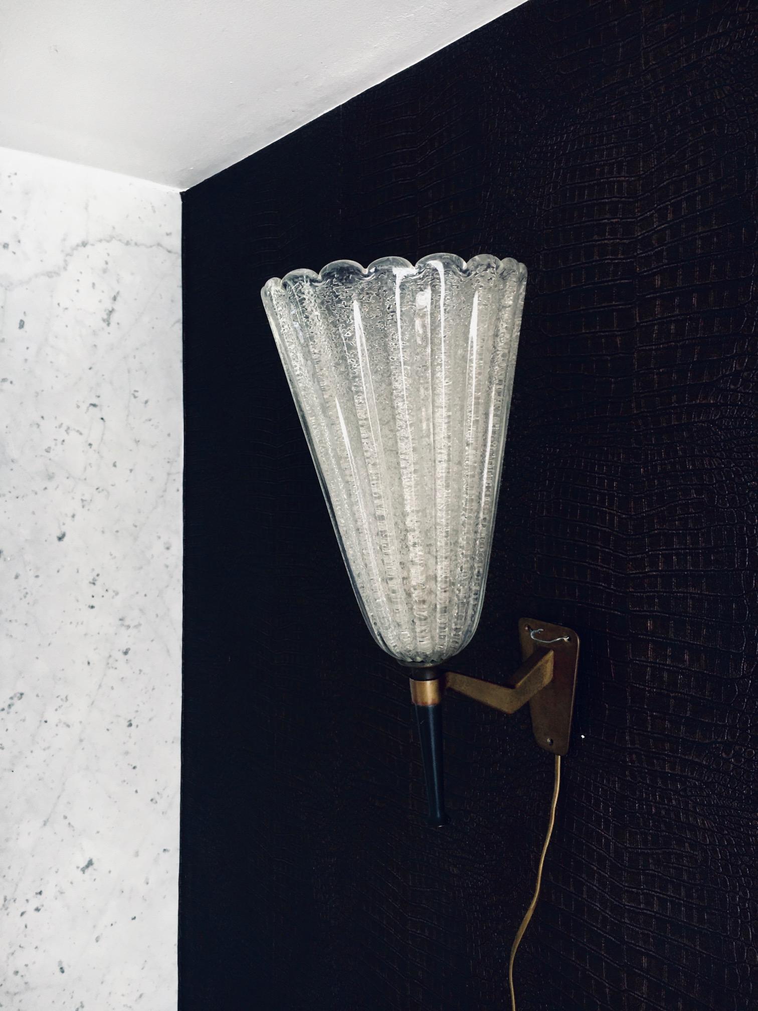 Italienische Design-Wandleuchte aus Kunstglas von Barovier&Toso aus den 1950er Jahren im Zustand „Gut“ im Angebot in Oud-Turnhout, VAN