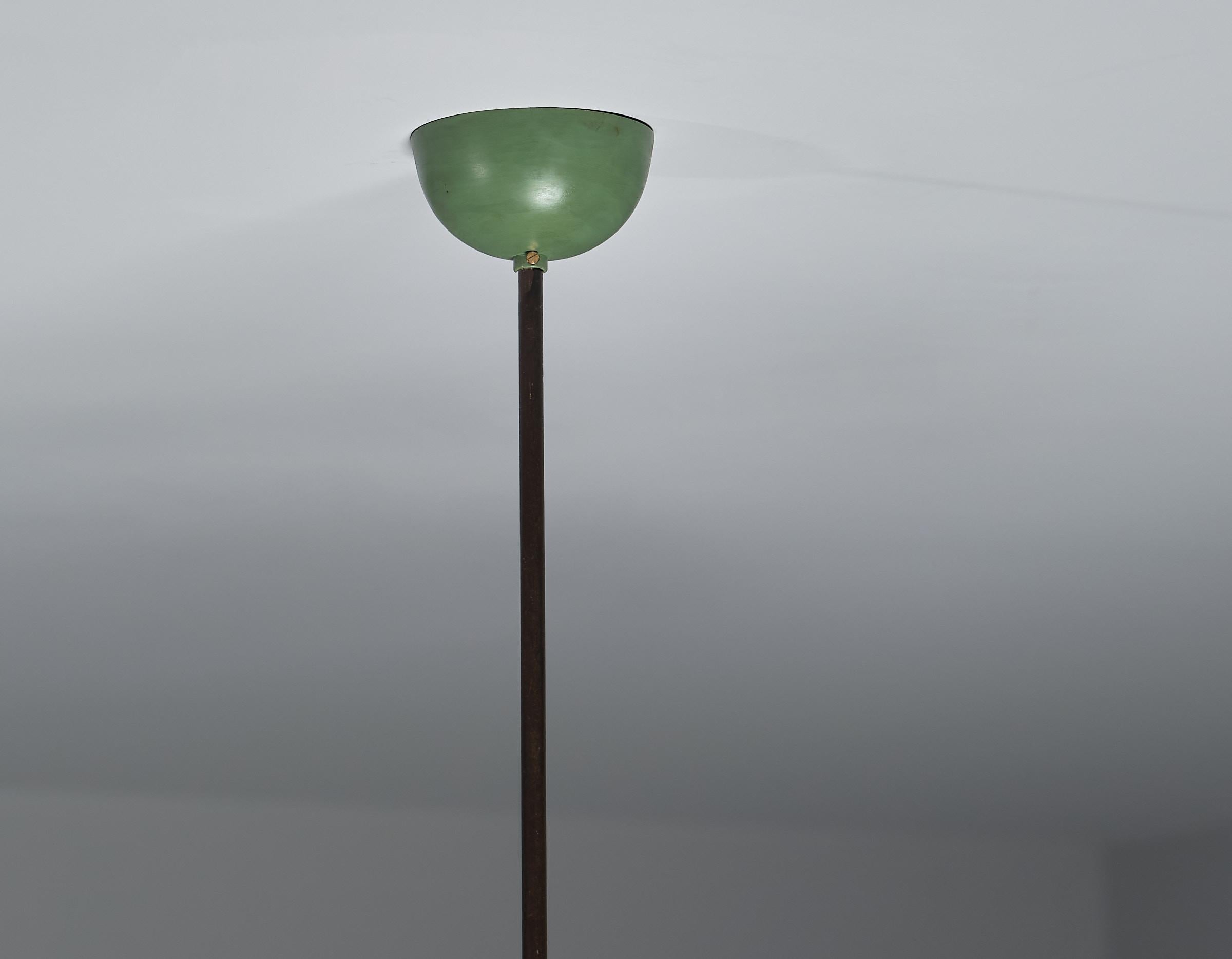 Milieu du XXe siècle Lustre en laiton à trois Lights Design/One des années 1950  en vente