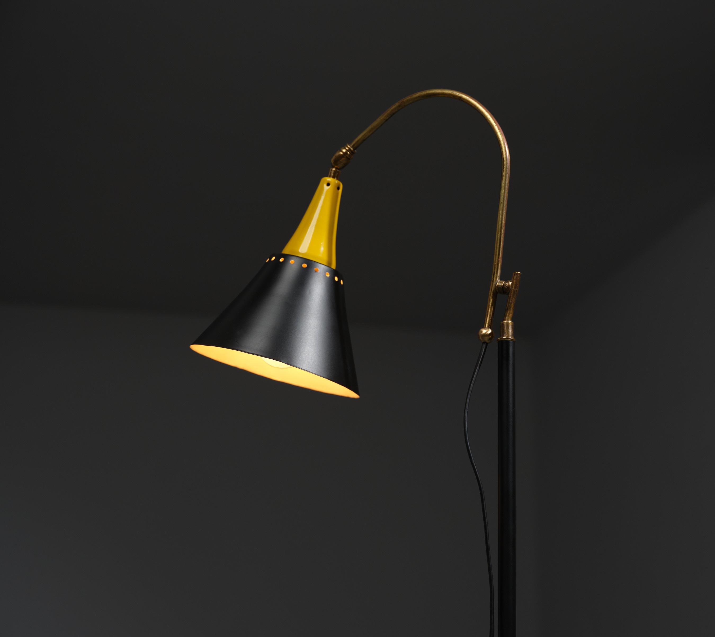 Mid-20th Century 1950s Italian Design Floor Lamp - Enamel Metal Shade, Brass Accents For Sale