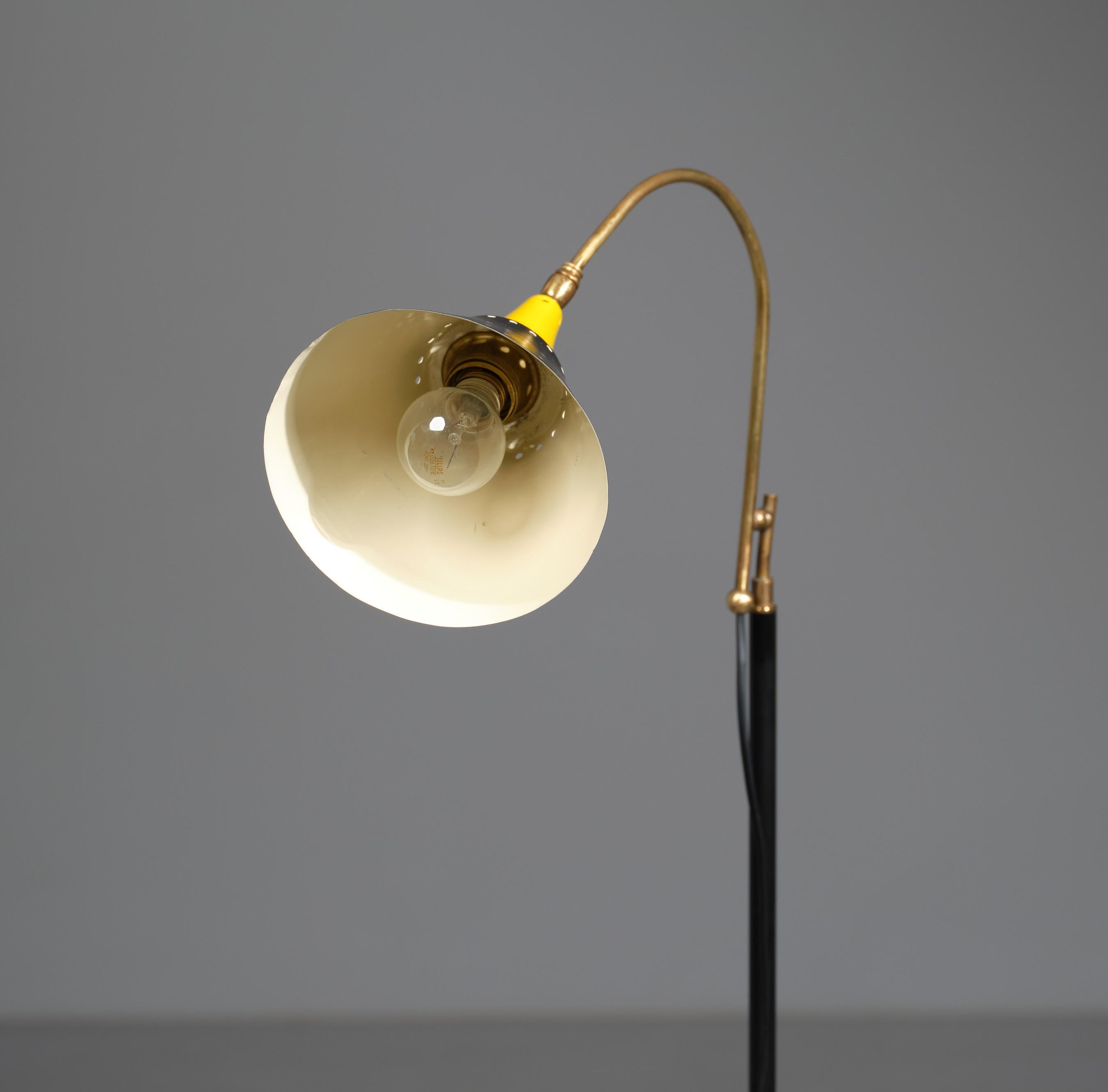 1950s Italian Design Floor Lamp - Enamel Metal Shade, Brass Accents For Sale 3