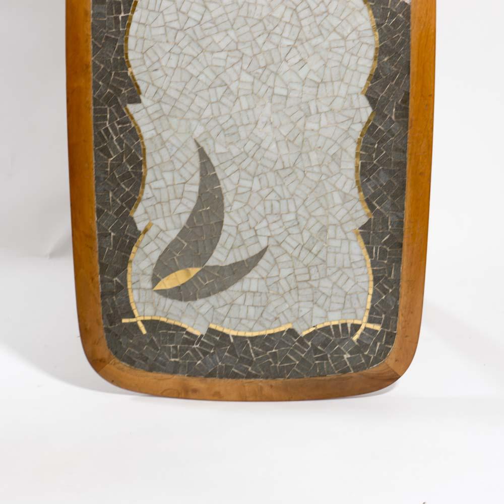 1950er Jahre Italienisches Design Beistelltisch Mosaikplatte Grau aus Weißgold Kirschbaumholz (Europäisch) im Angebot