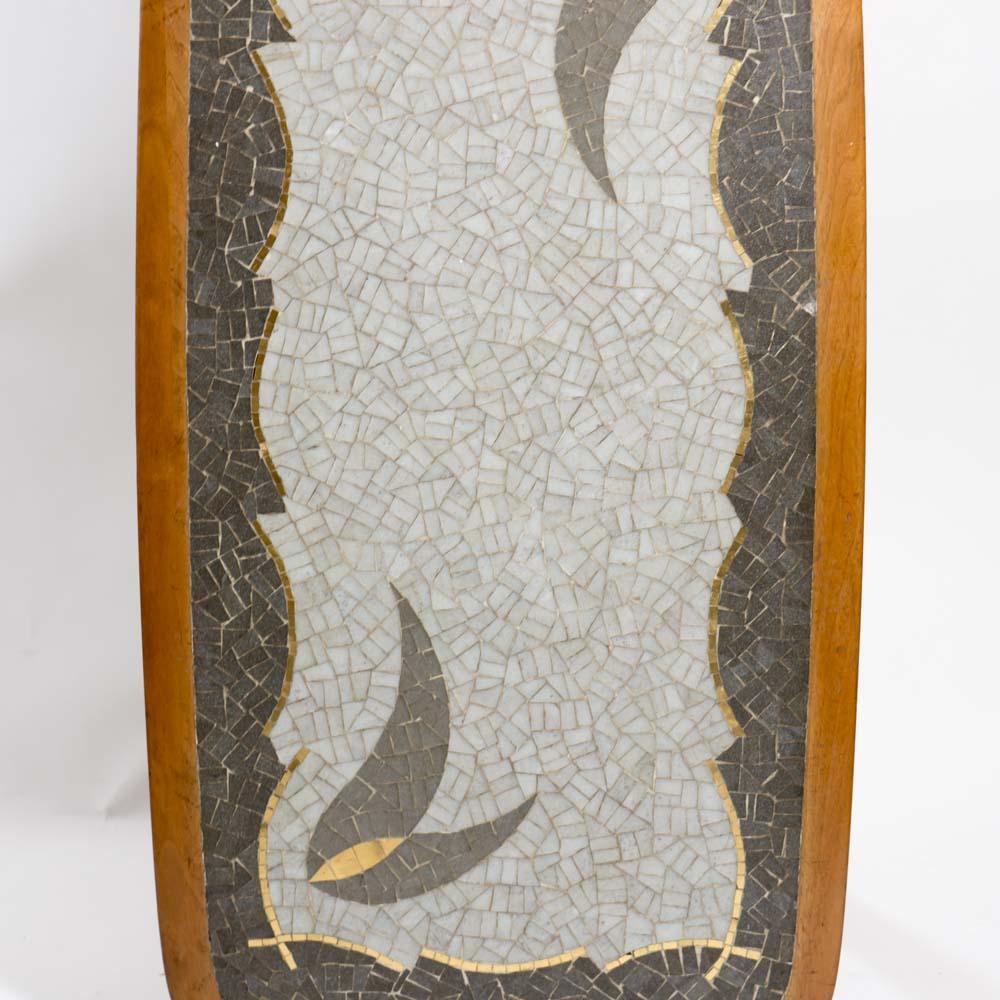 1950er Jahre Italienisches Design Beistelltisch Mosaikplatte Grau aus Weißgold Kirschbaumholz im Zustand „Gut“ im Angebot in London, GB