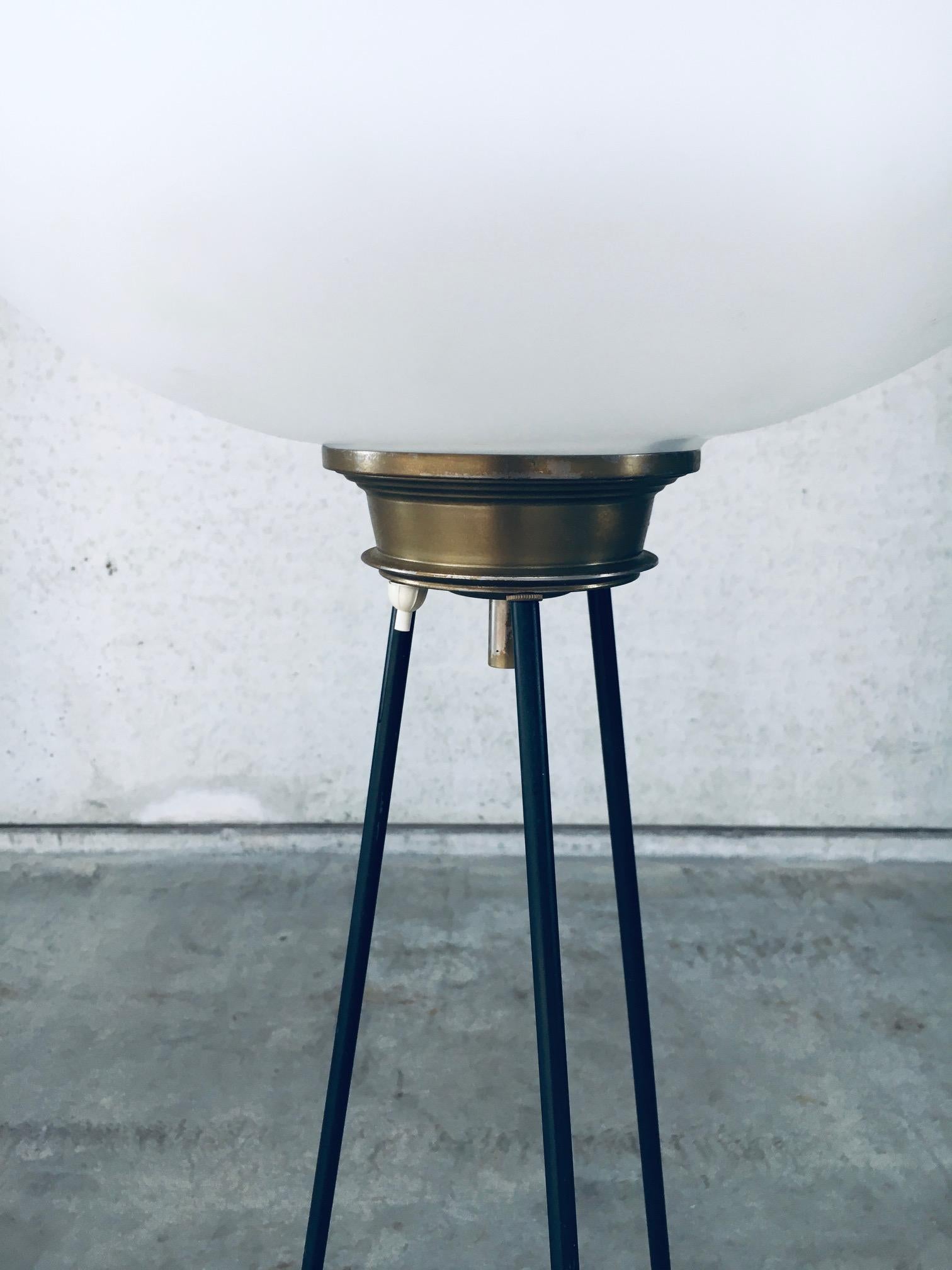 1950's Italian Design Opaline Tripod Floor Lamp For Sale 7