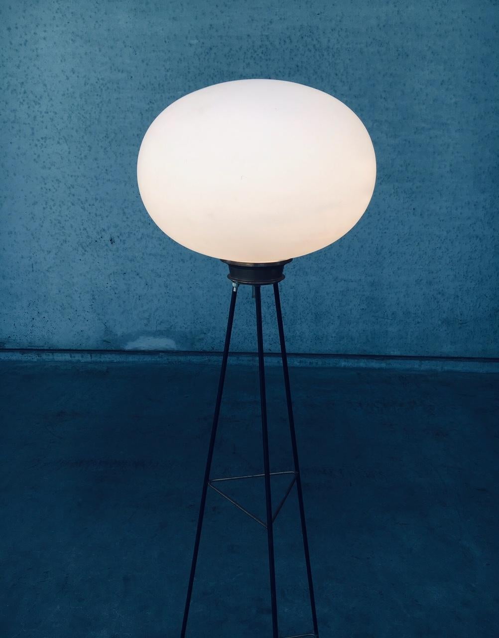 1950's Italian Design Opaline Tripod Floor Lamp For Sale 8