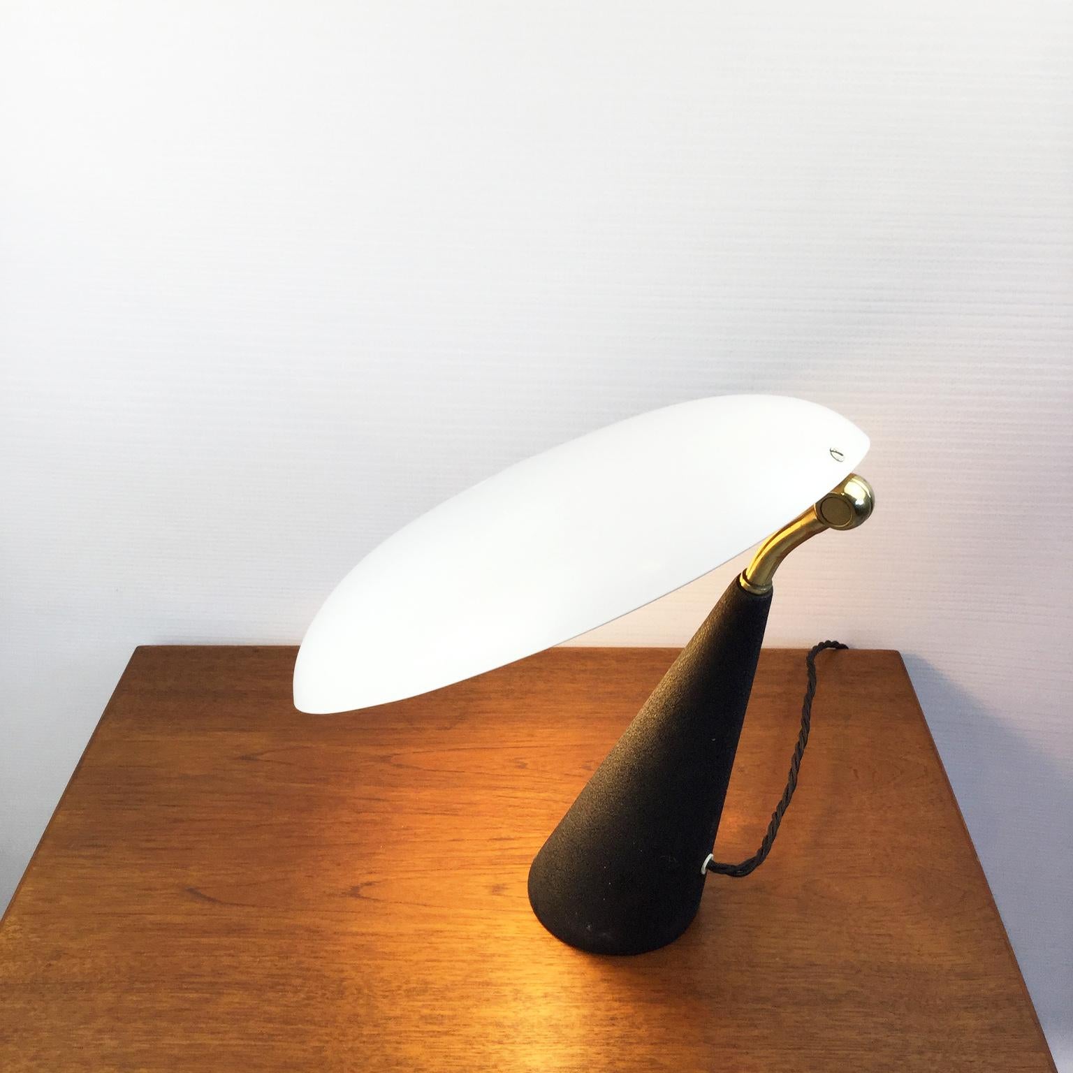 Mid-Century Modern 1950s Italian Design Table Lamp attributed to Lumen Milano