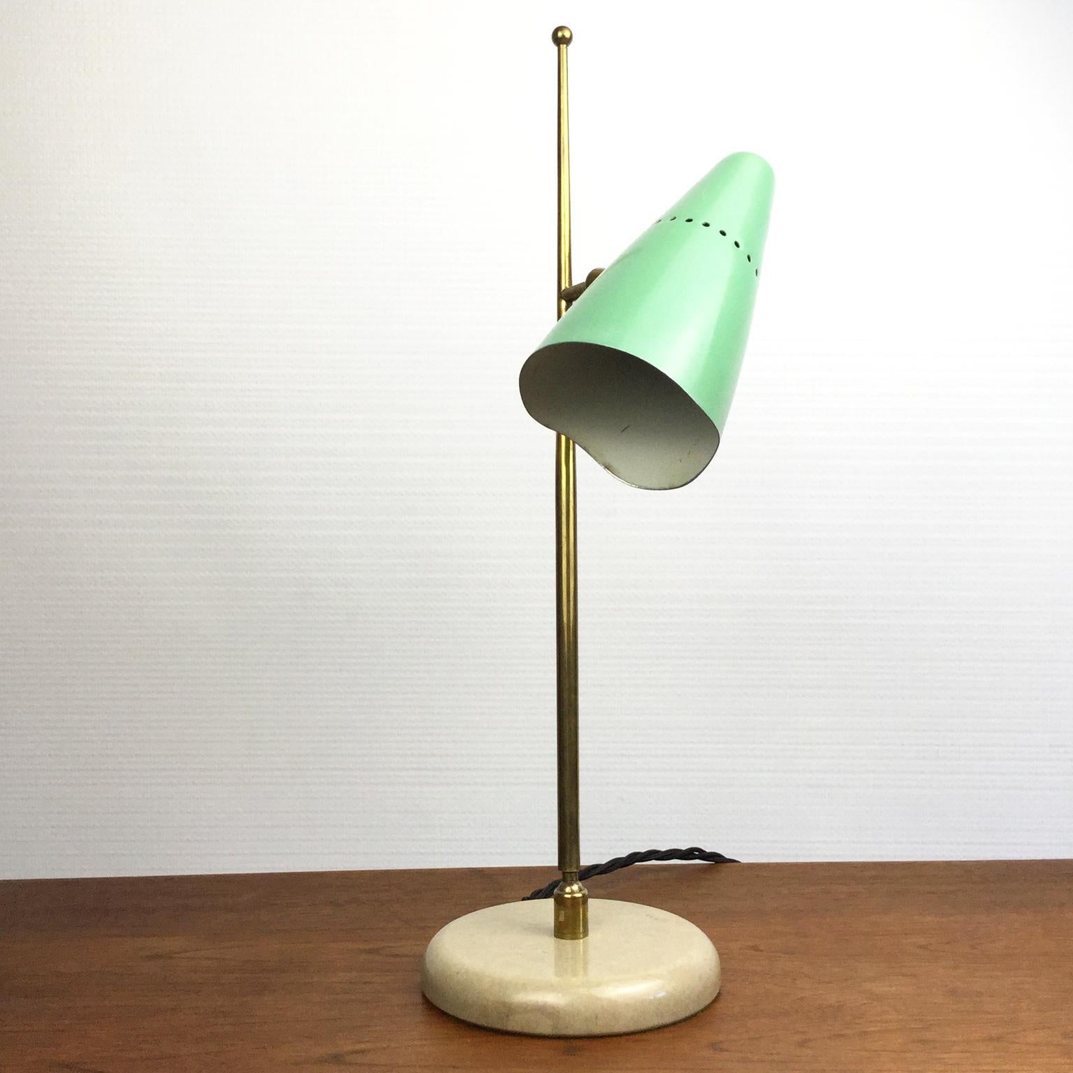 1950s Italian Green and Brass Table Lamp Attributed to Stilnovo In Good Condition In London, GB