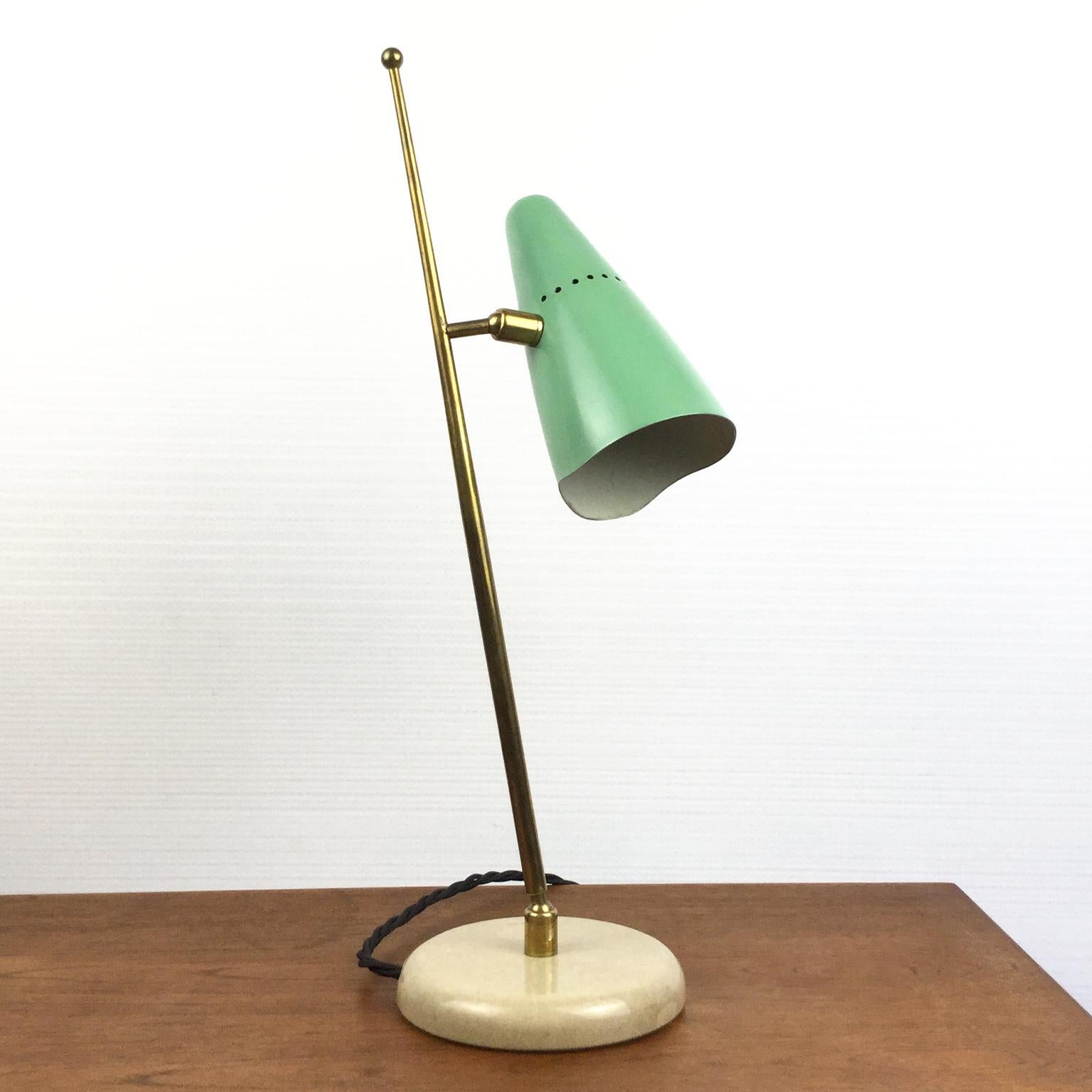 1950s Italian Green and Brass Table Lamp Attributed to Stilnovo 1