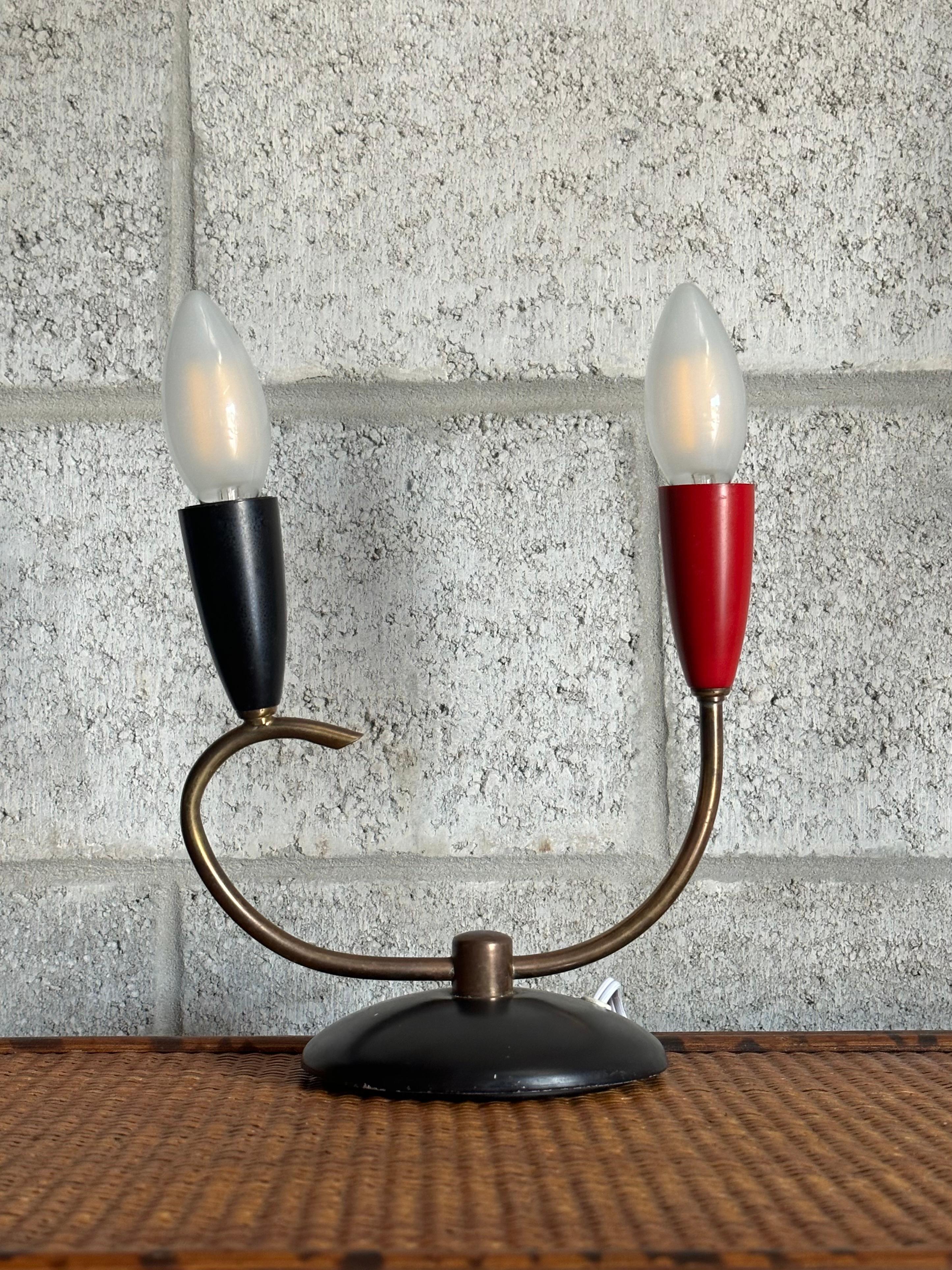 Mid-Century Modern 1950s Italian Designer Table Lamp Attr. À Stilux en vente