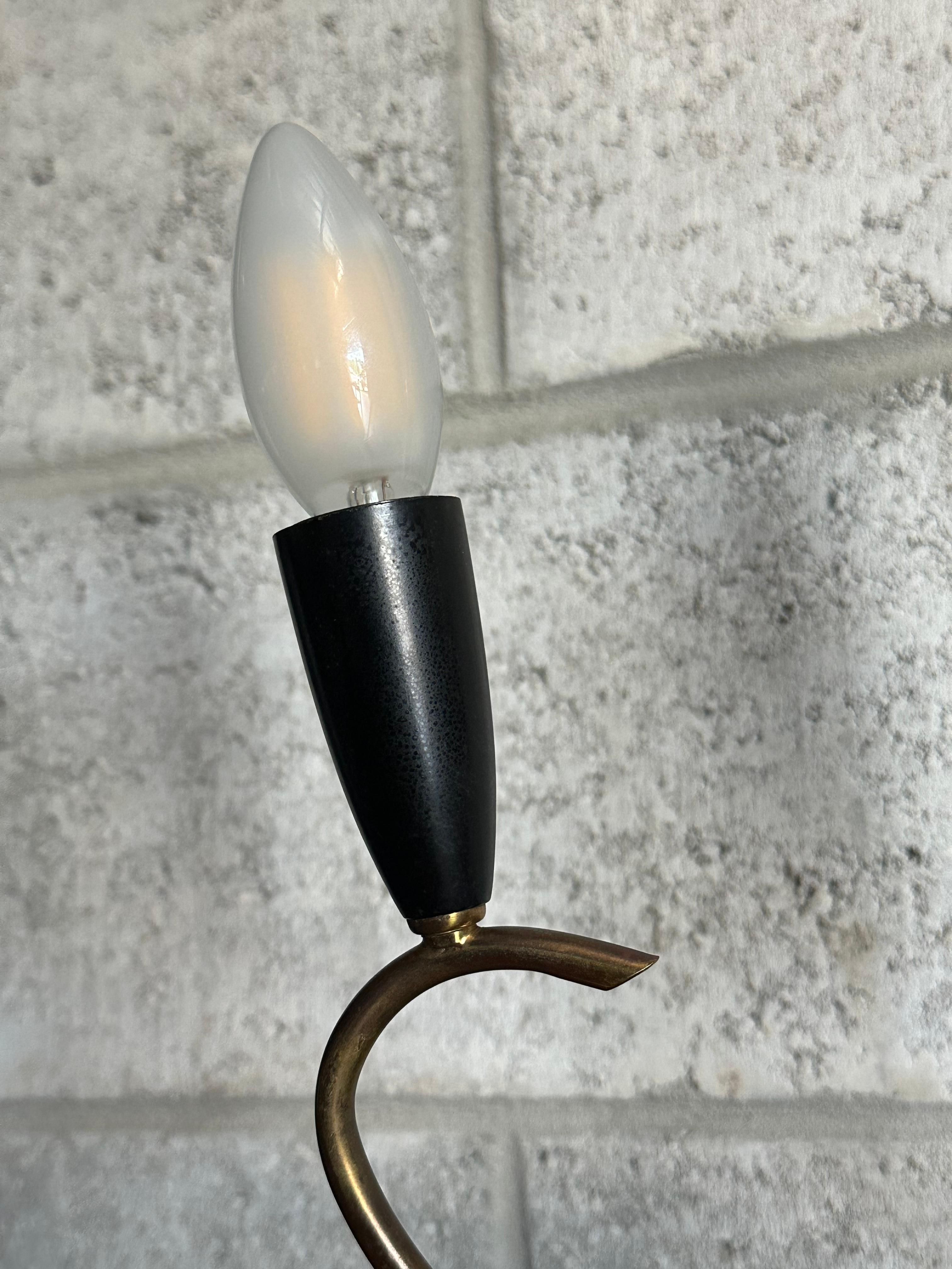 Métal 1950s Italian Designer Table Lamp Attr. À Stilux en vente