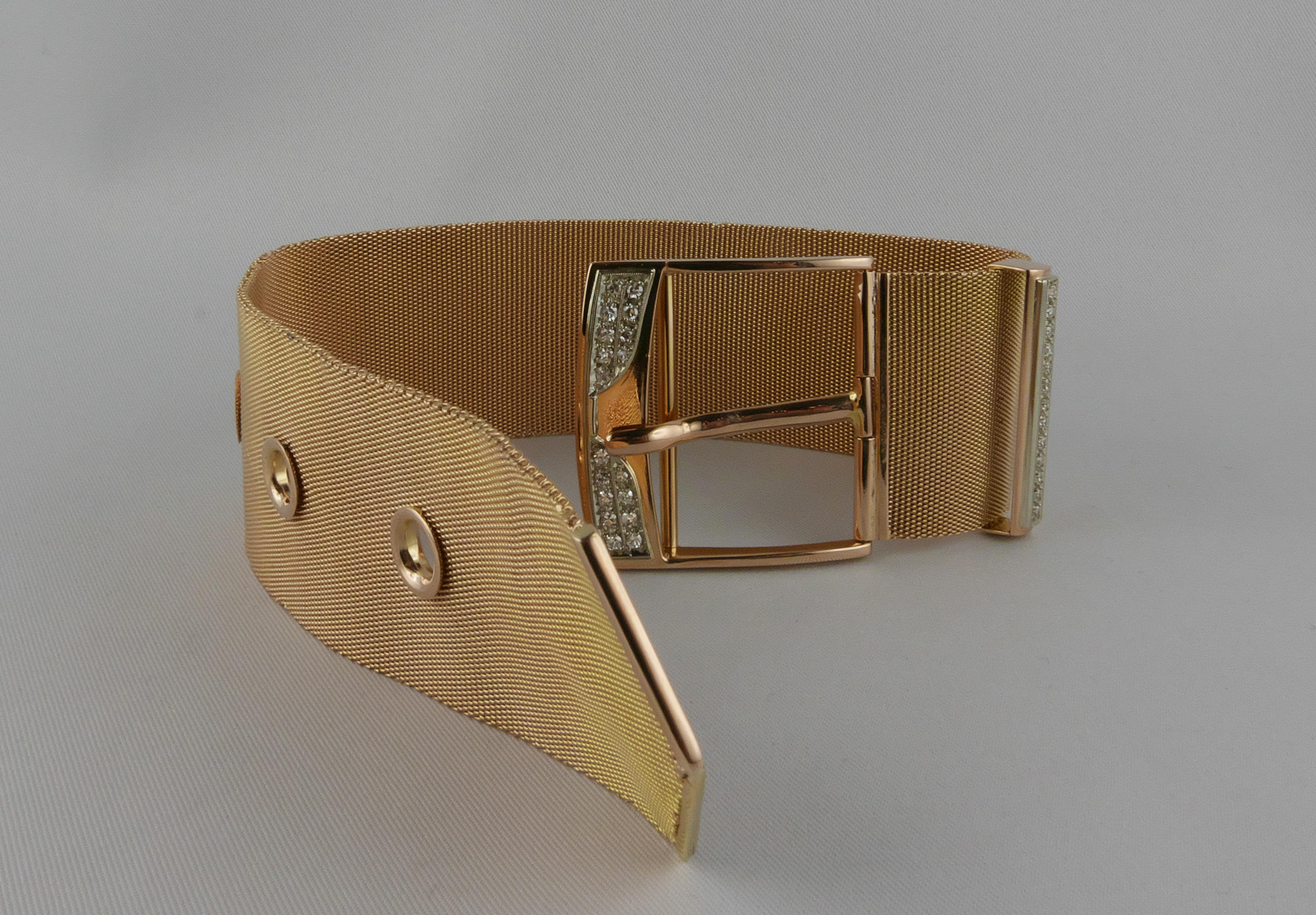 Bracelet italien des années 1950 en or jaune et blanc avec boucle à diamants. Bon état - En vente à Torino, IT