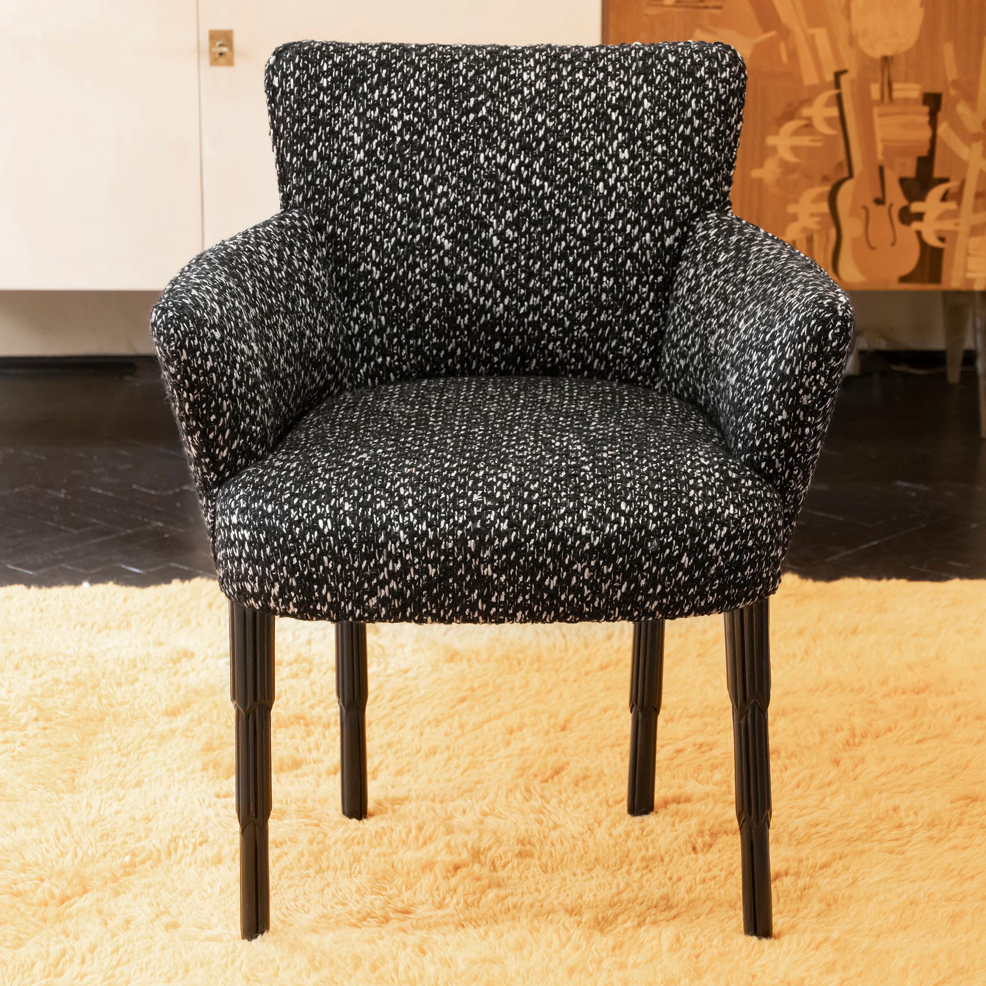 Set of four dining armchairs newly reupholstered in black and white wool bouclè fabric, original black lacquered structure with vintage patina and in perfect condition, available two sets for a total of eight armchairs, Italy, 1950s.
   