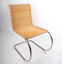 Mies Van Der Rohe chaise «MR 10 » italienne des années 1950 en osier et acier chromé